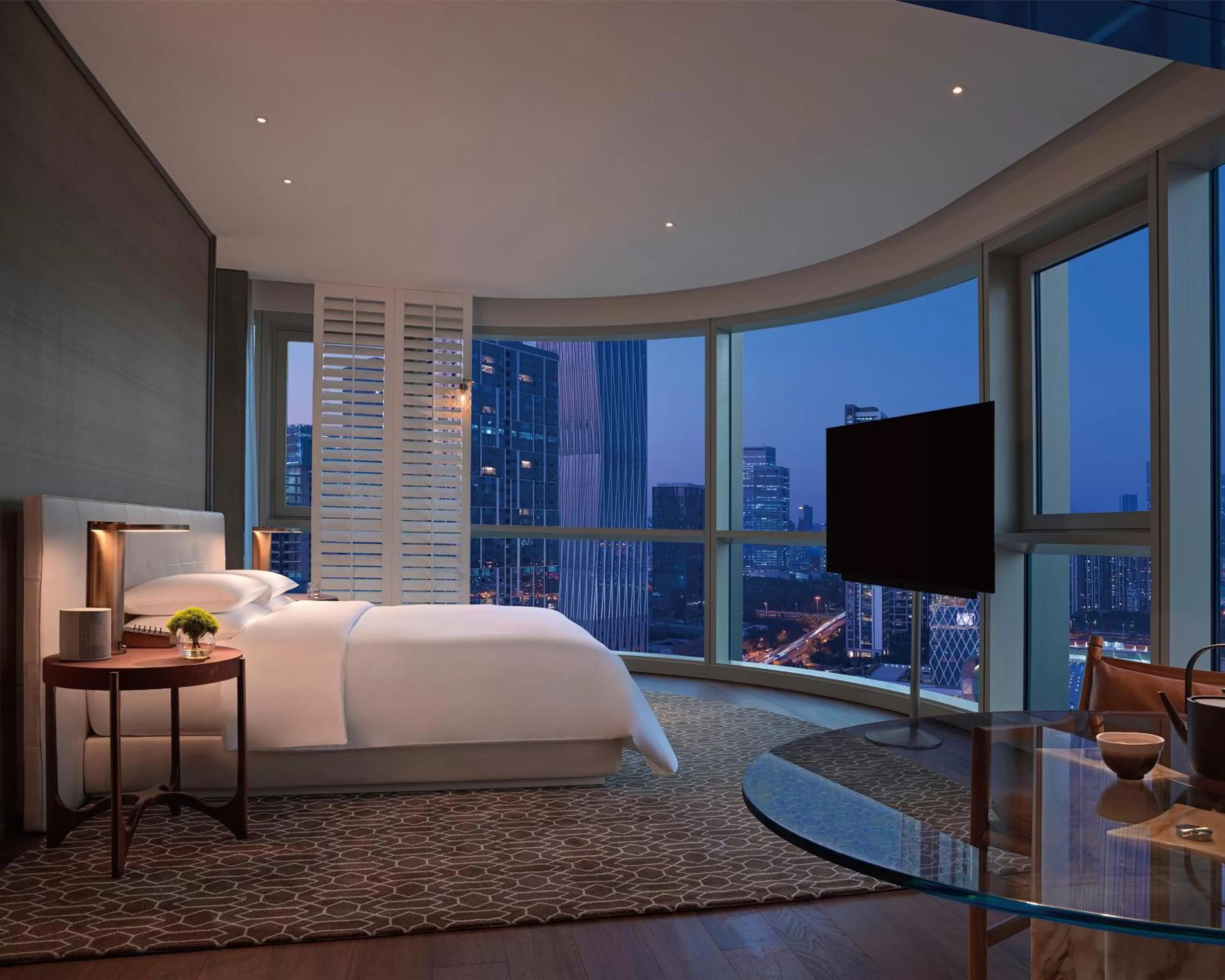 Deluxe King Room in Andaz Shenzhen Bay
