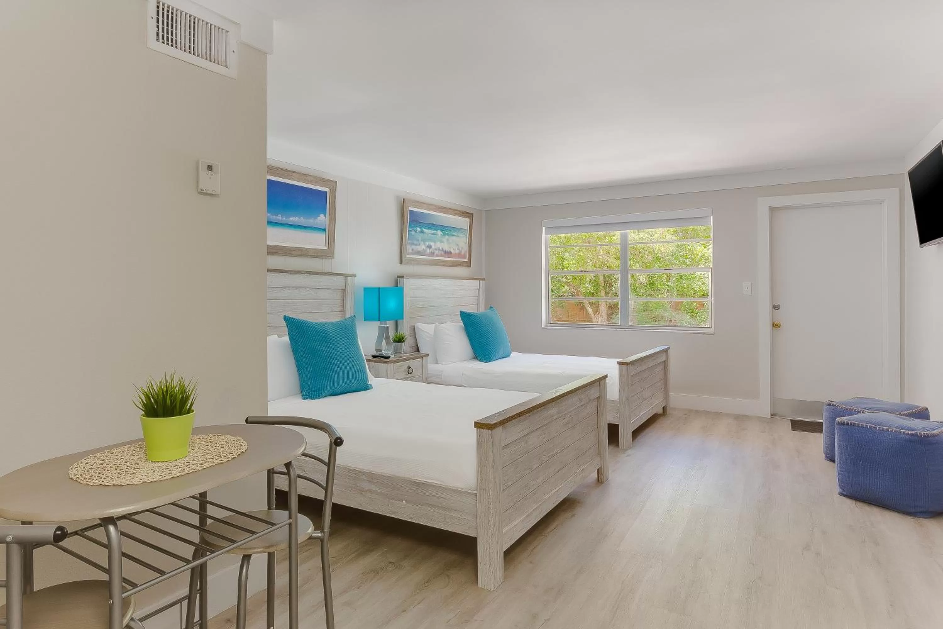 Queen Suite in Drift Hotel