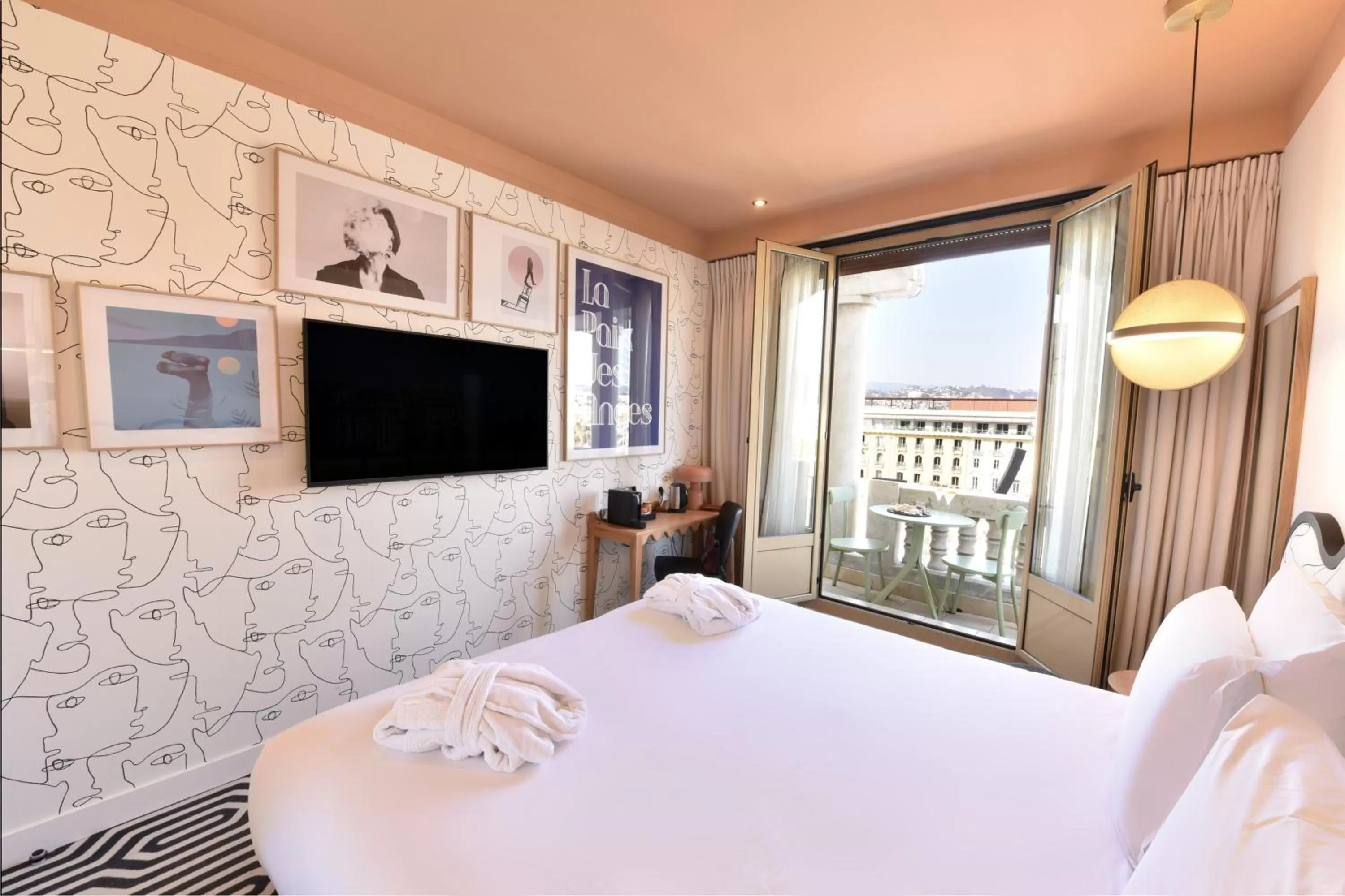Deluxe Double or Twin Room with Sea View with Balcony in Albert 1er