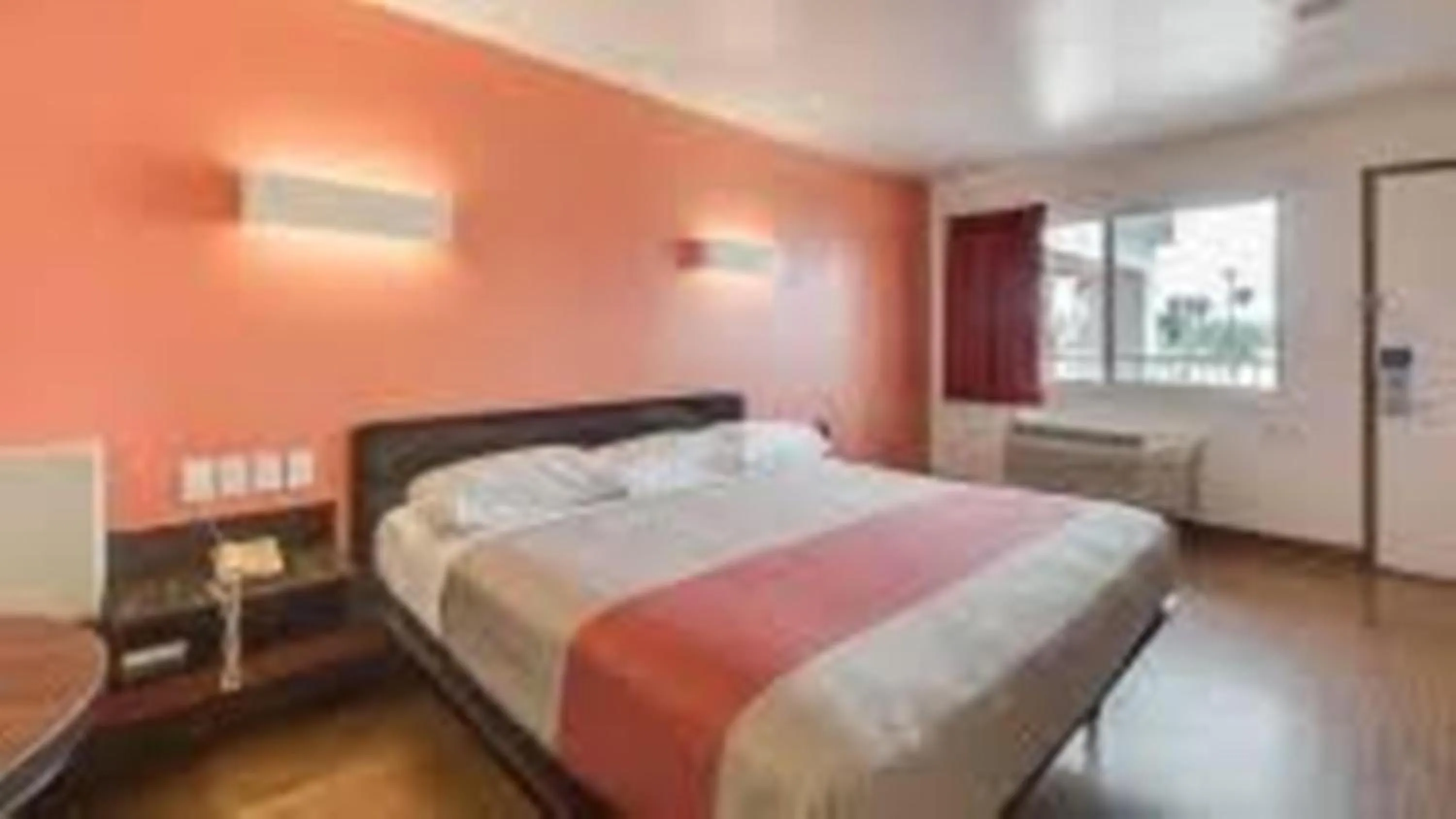 Deluxe Queen Suite - single occupancy - Non-Smoking in Motel 6-Brownsville, TX North