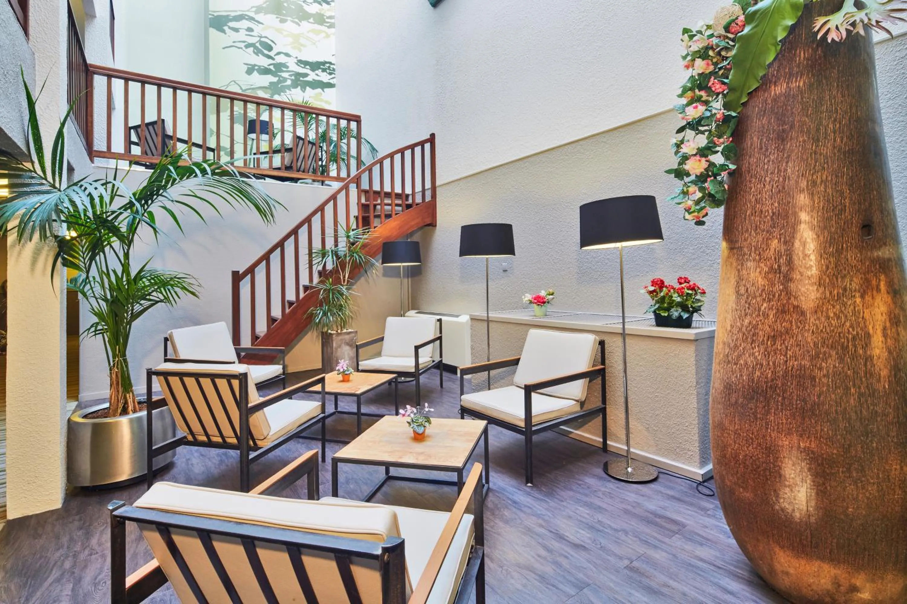 Patio in Kyriad Hotel Nevers Centre
