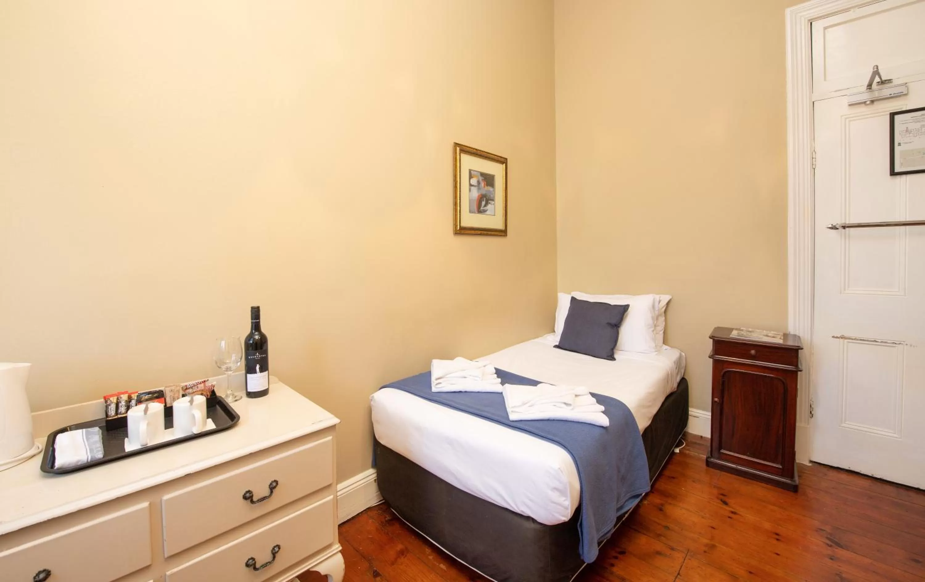 Budget Single Room - single occupancy in Anchorage Seafront Hotel