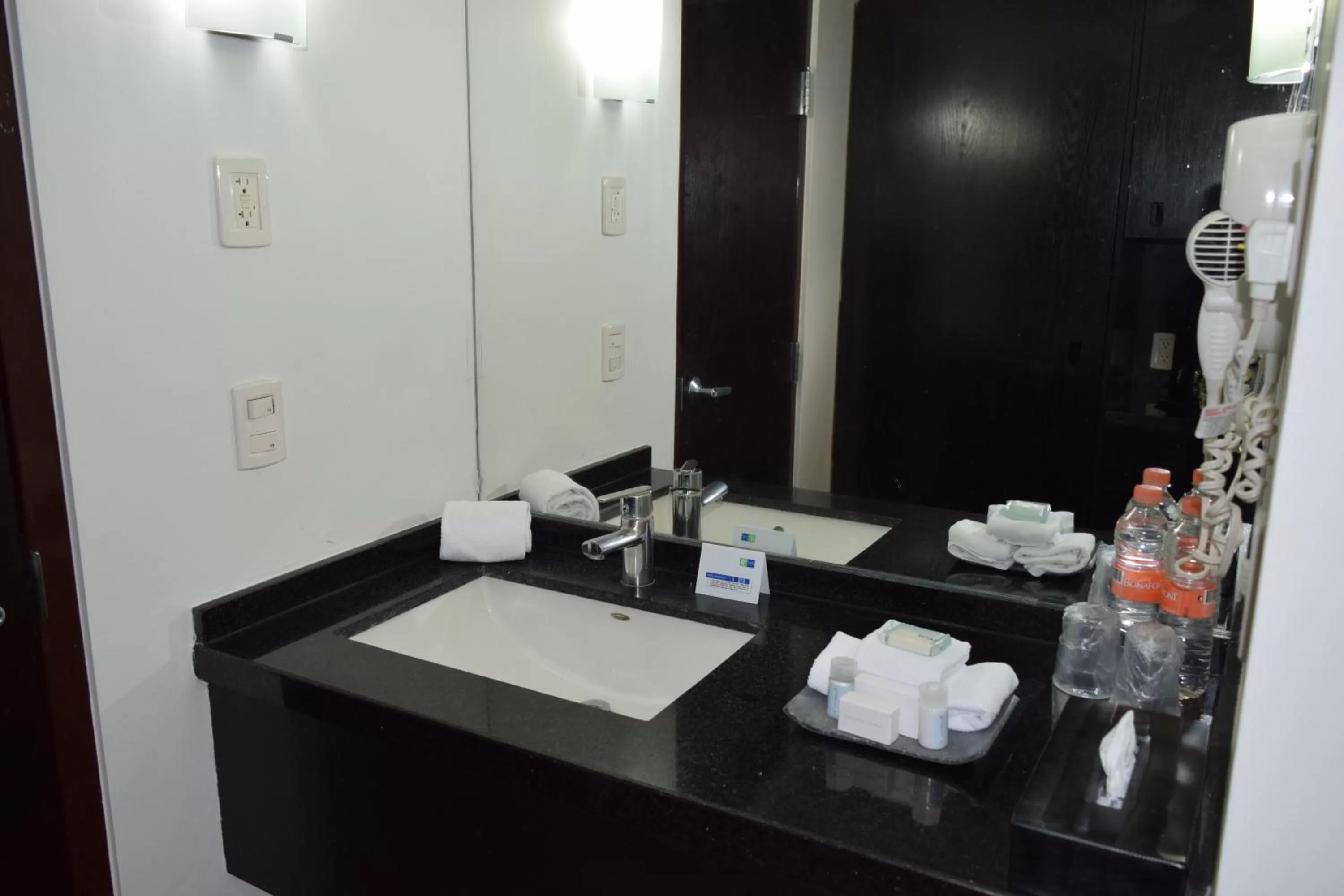 Queen Room with Two Queen Beds in Holiday Inn Express Toluca Galerias Metepec, an IHG Hotel