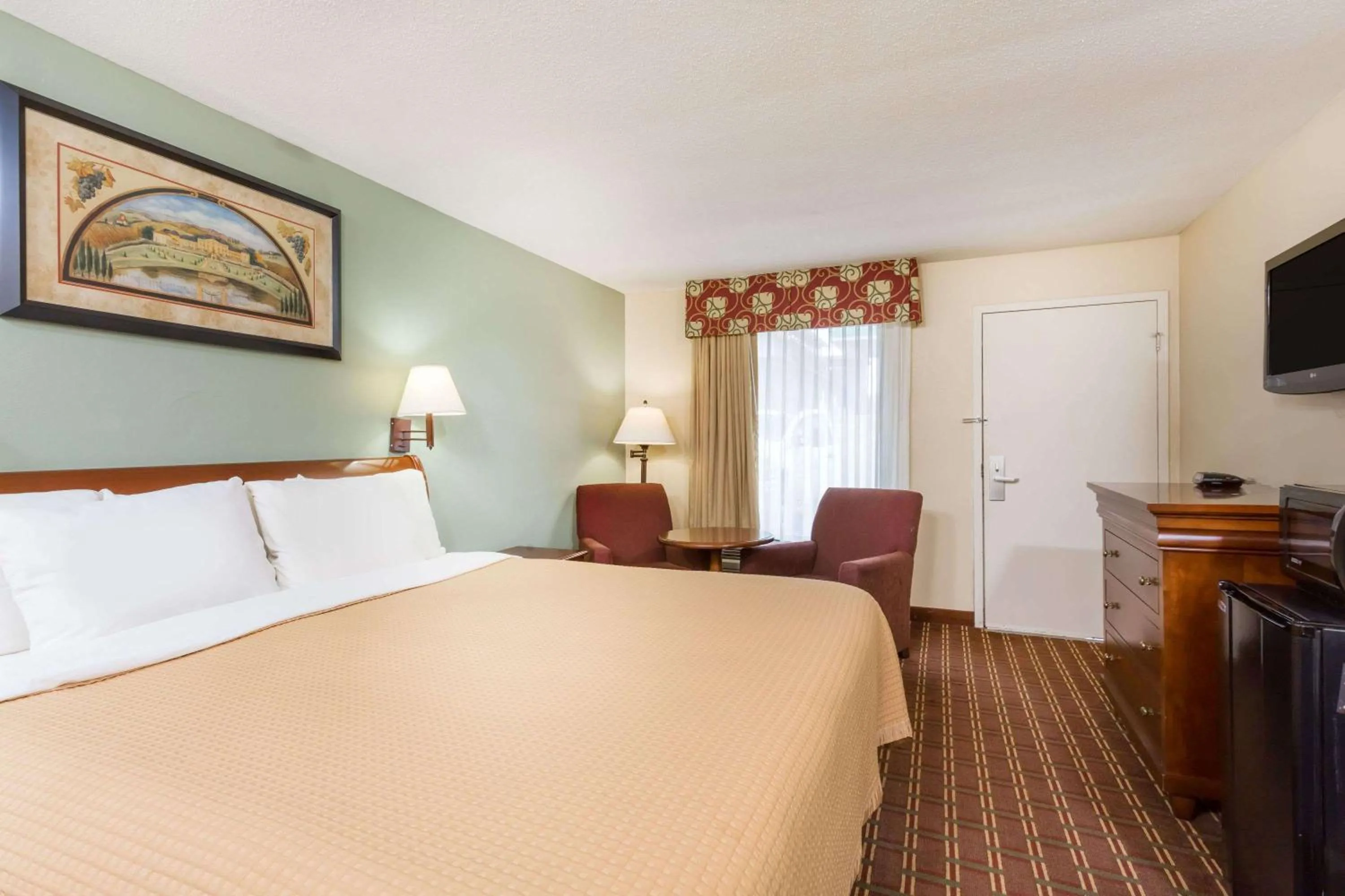 King Room - Non-Smoking in Days Inn by Wyndham Orangeburg