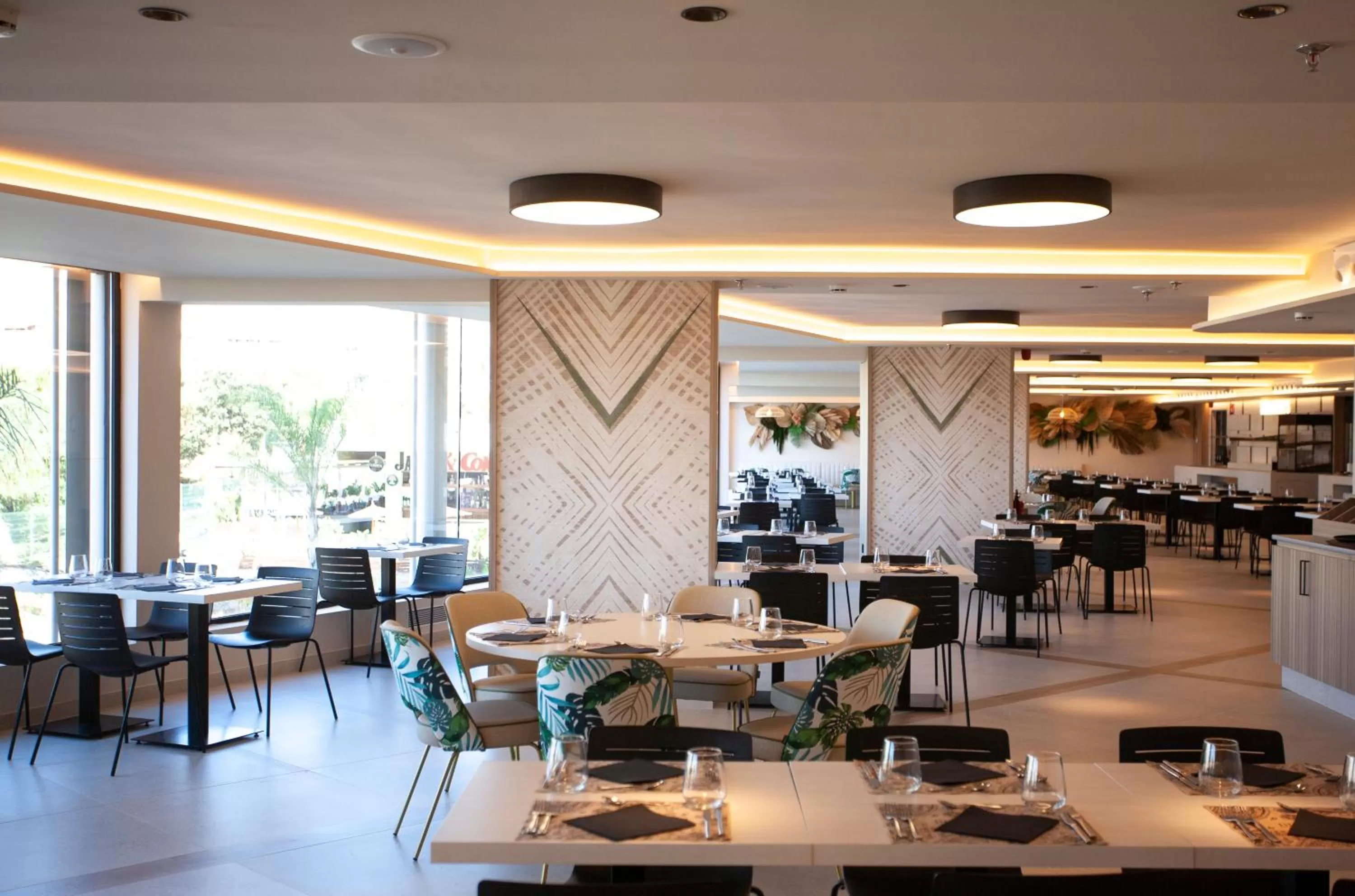 Restaurant/places to eat in Hotel Primavera Park