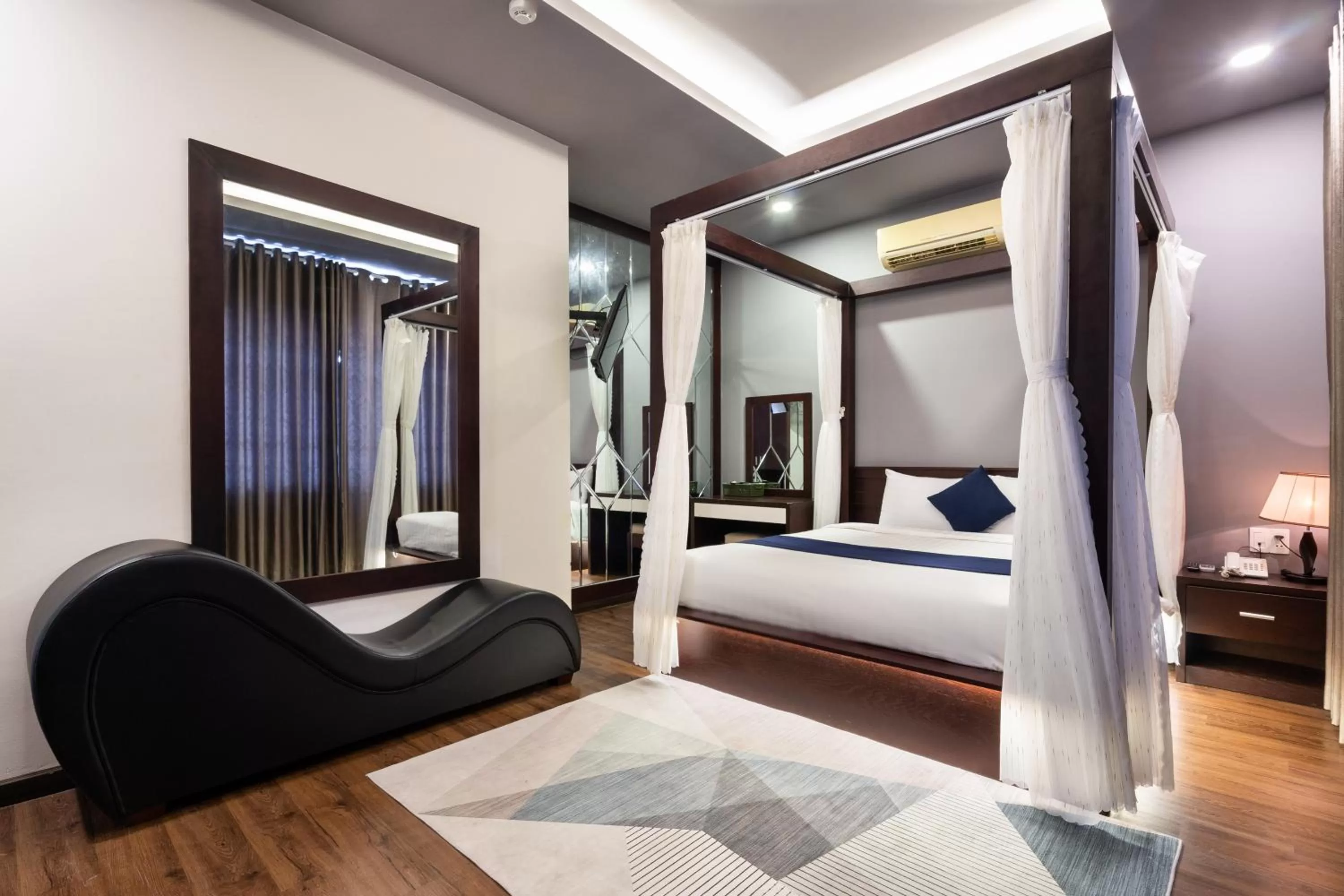 King Suite with Balcony in Central Hotel by Joi Hospitality