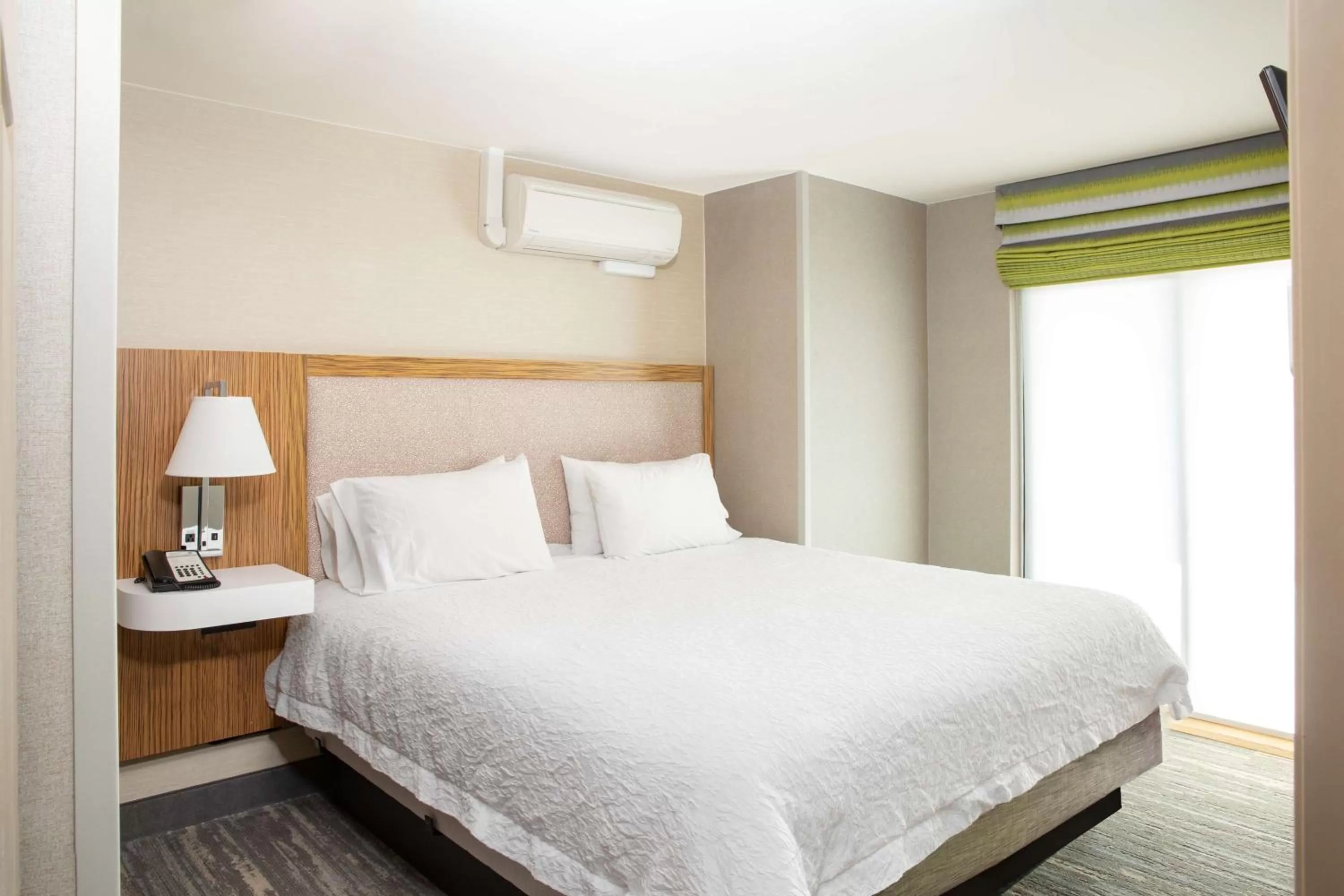 Two-Bedroom Queen Suite with Kitchen in Hampton Inn & Suites Seattle-Downtown