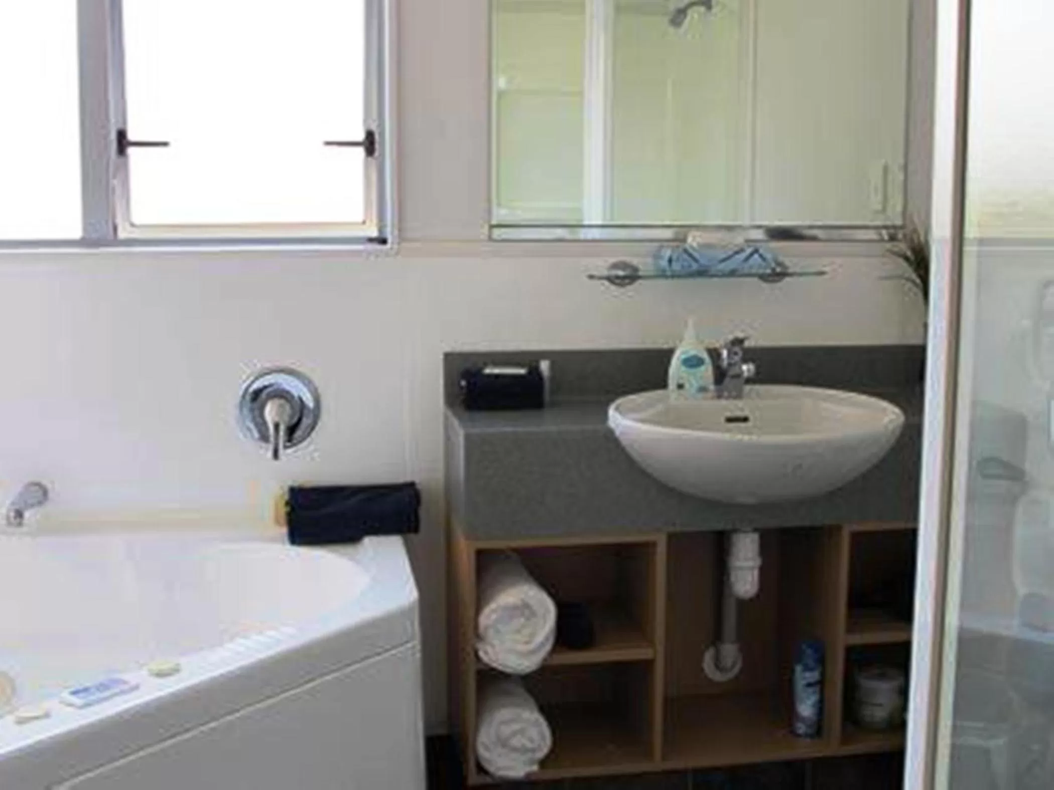 Deluxe One Bedroom in Riverview Motel