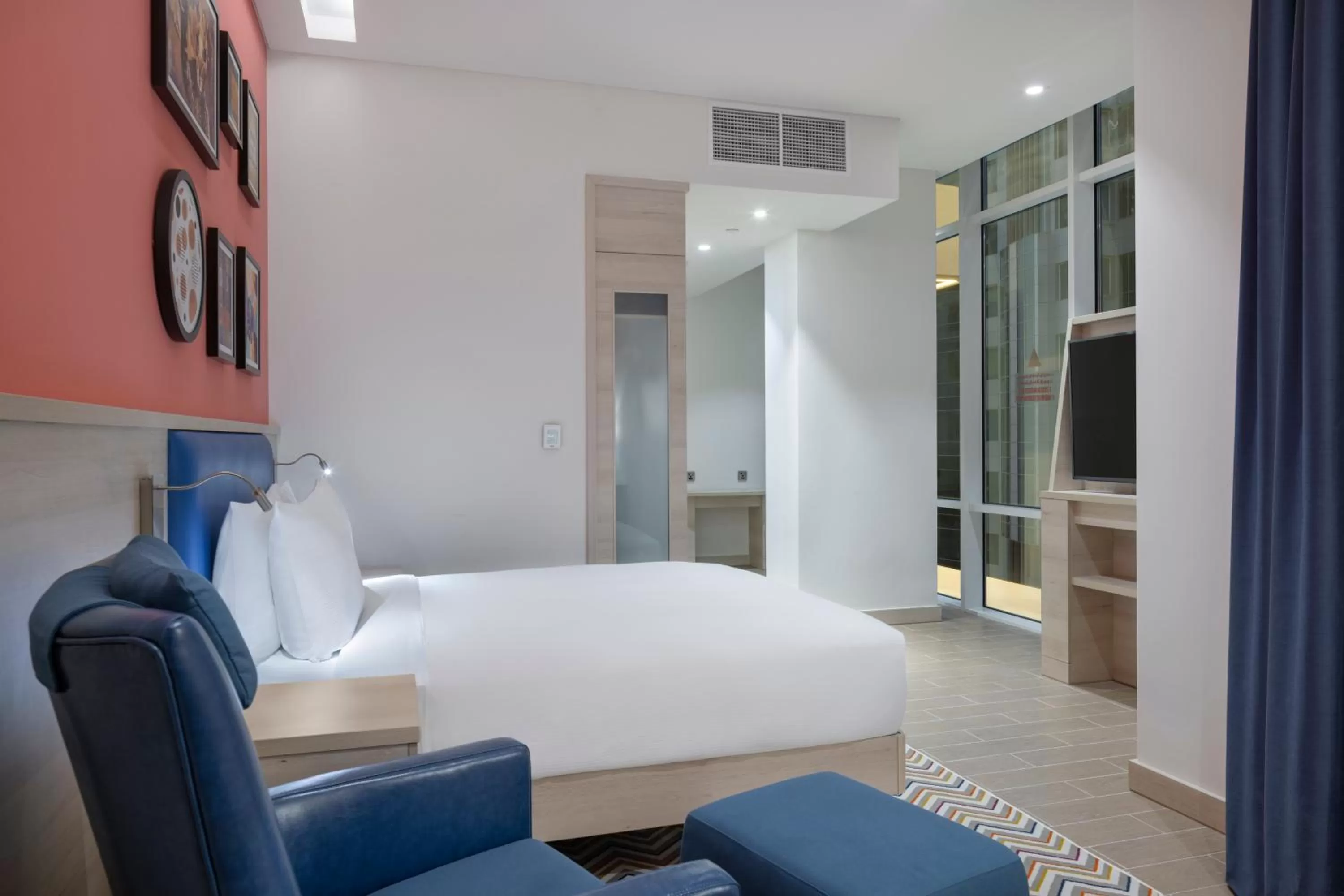Photo of the whole room, Bed in Hampton By Hilton Doha Old Town