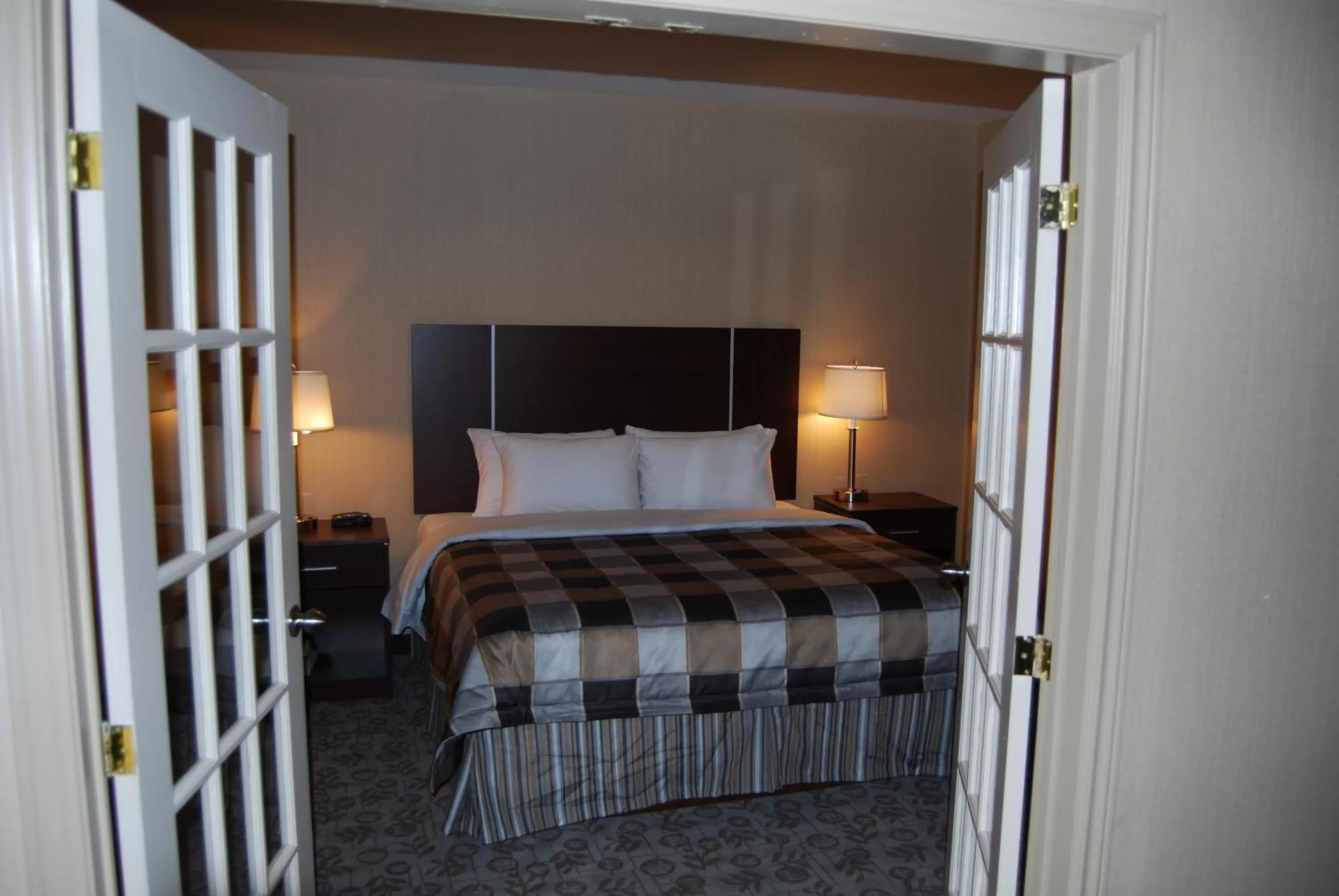 One-Bedroom King Suite - Non-Smoking in Days Inn by Wyndham Brampton