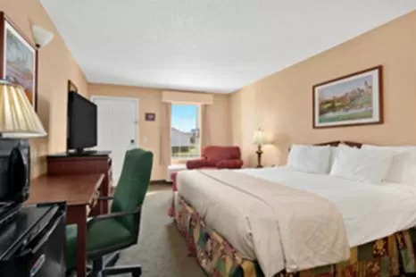 Day, Bed in Baymont by Wyndham Eufaula