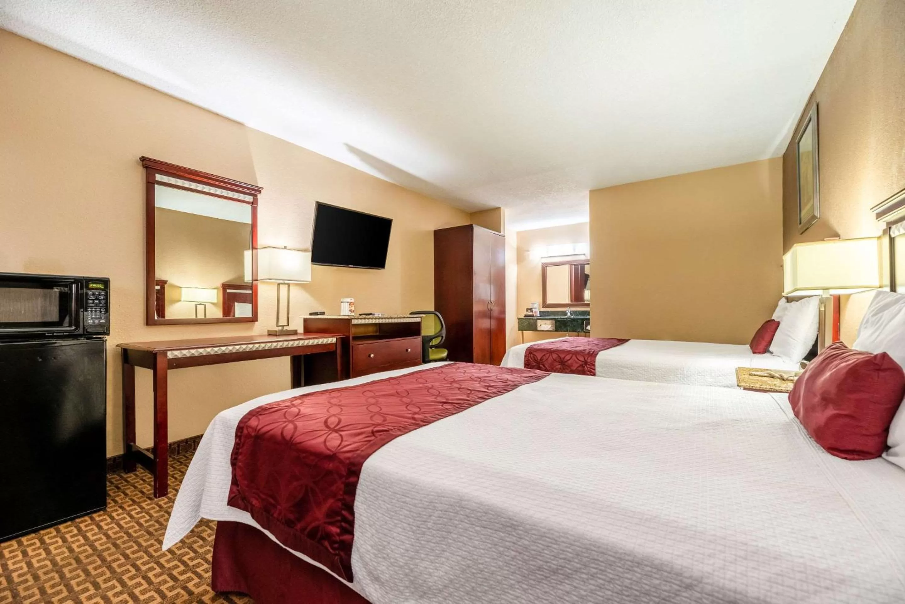 Double Room with Two Double Beds - Non-Smoking in Rodeway Inn Bushnell