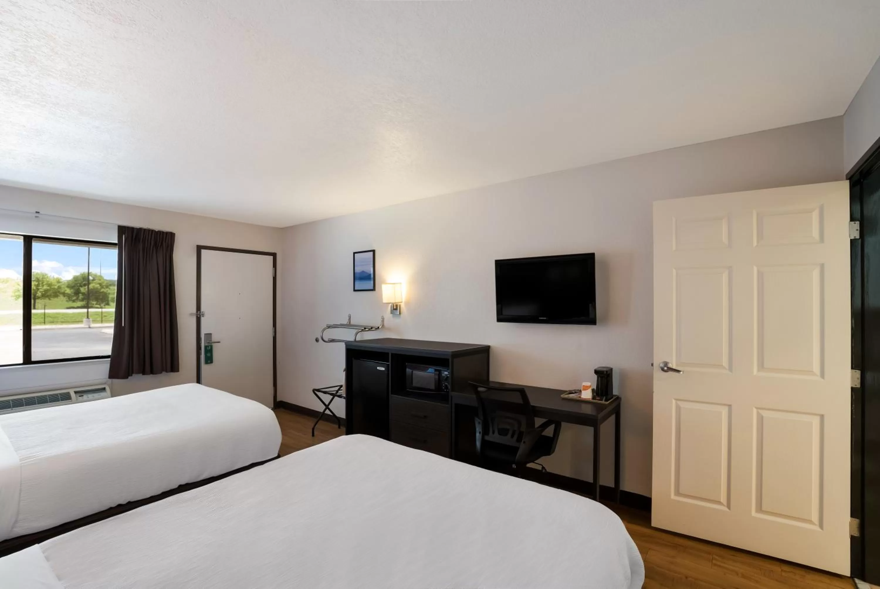 Bed in Quality Inn & Suites Junction