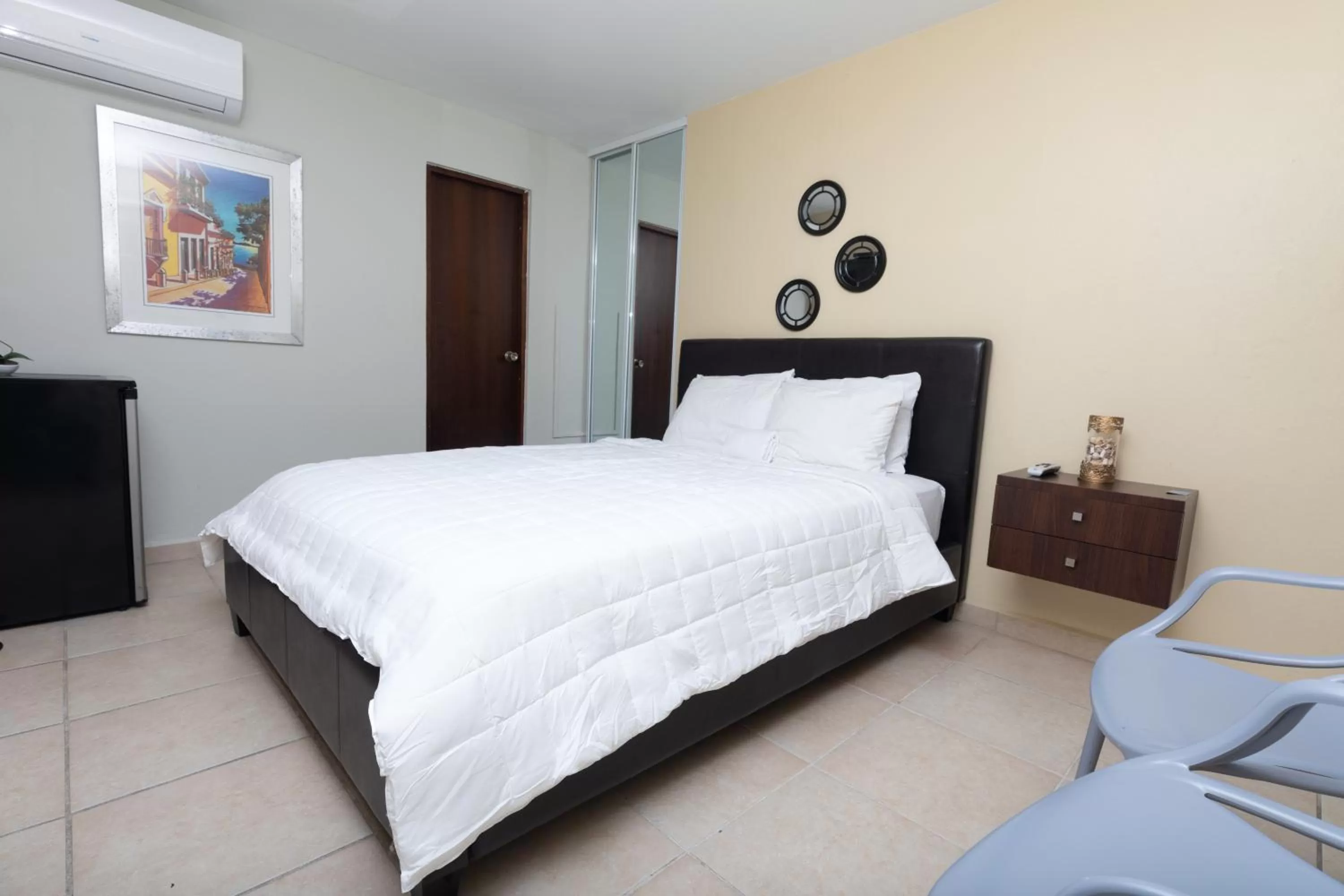 Deluxe Queen Room in Red Sunset Beach Club