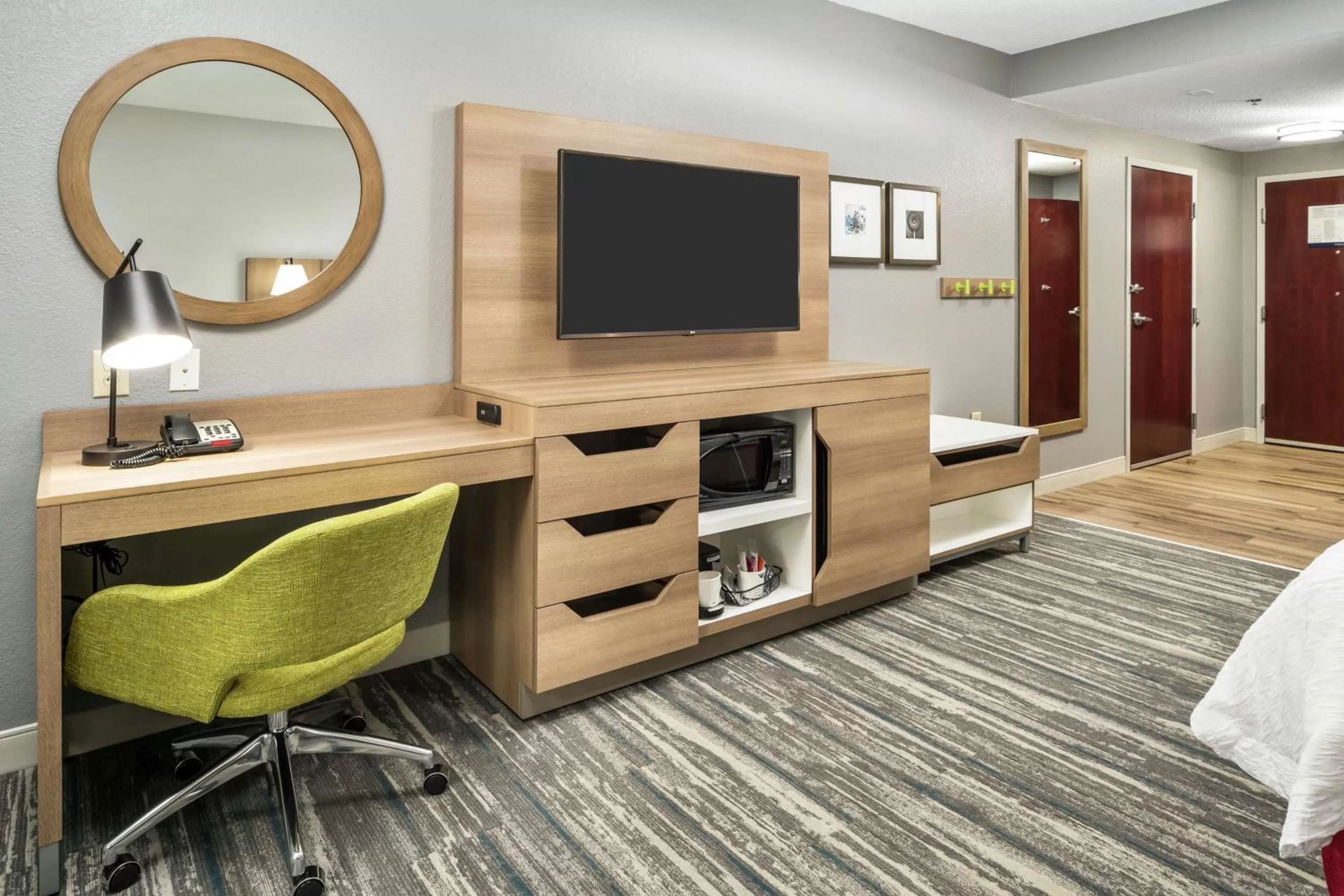 King Room with Sofa Bed and Study - Non-Smoking in Hampton Inn Wilson Downtown