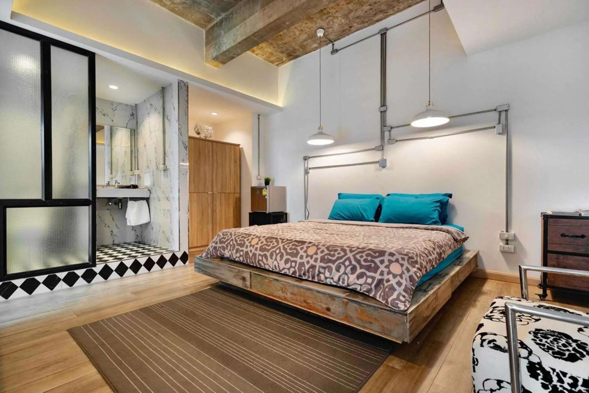 Double Room suite with Private Bathroom in Blu Cabin Ari Stylish Gay Poshtel