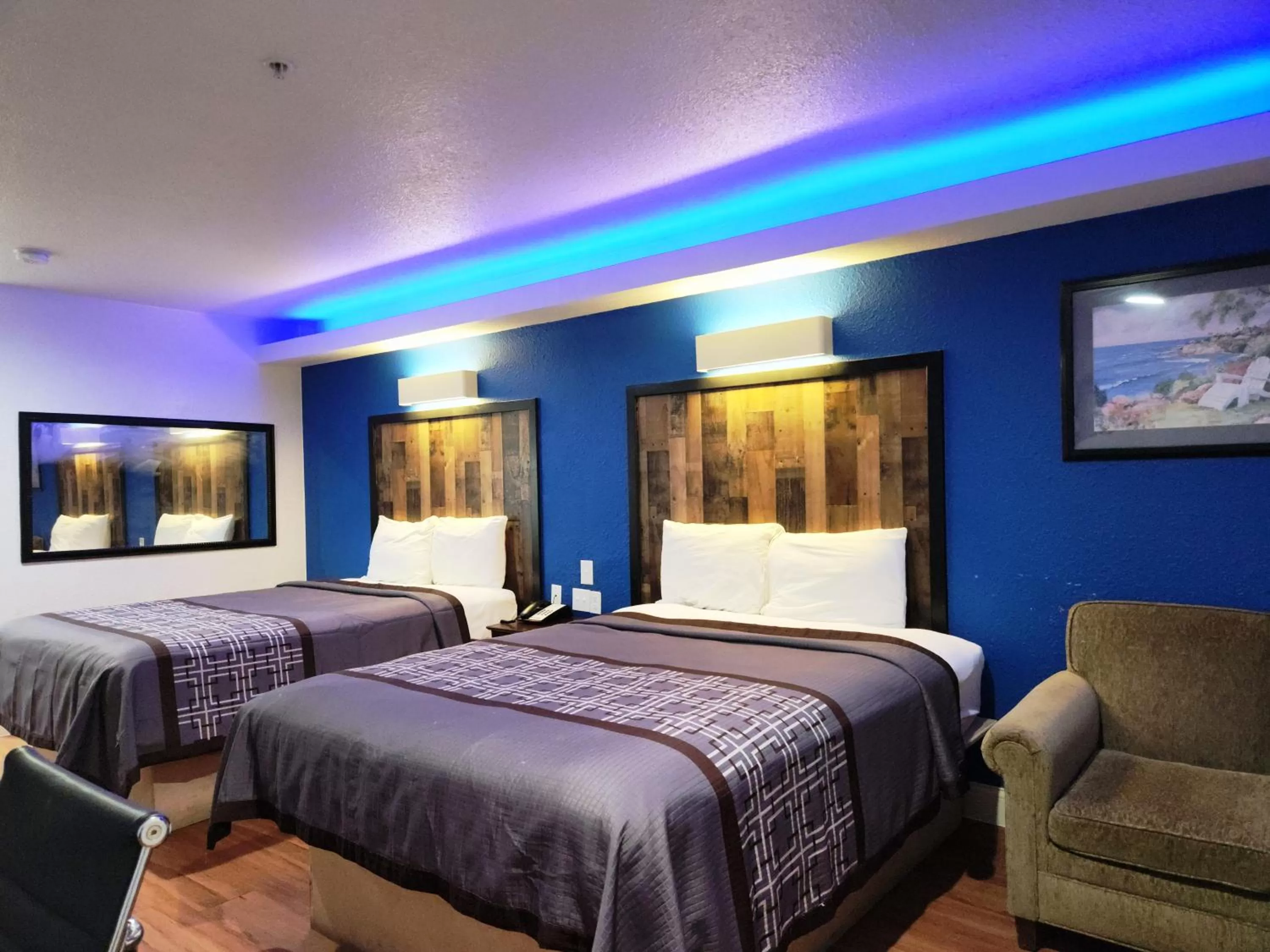 Deluxe Queen Room with Two Queen Beds - Smoking in Express Inn Tomball