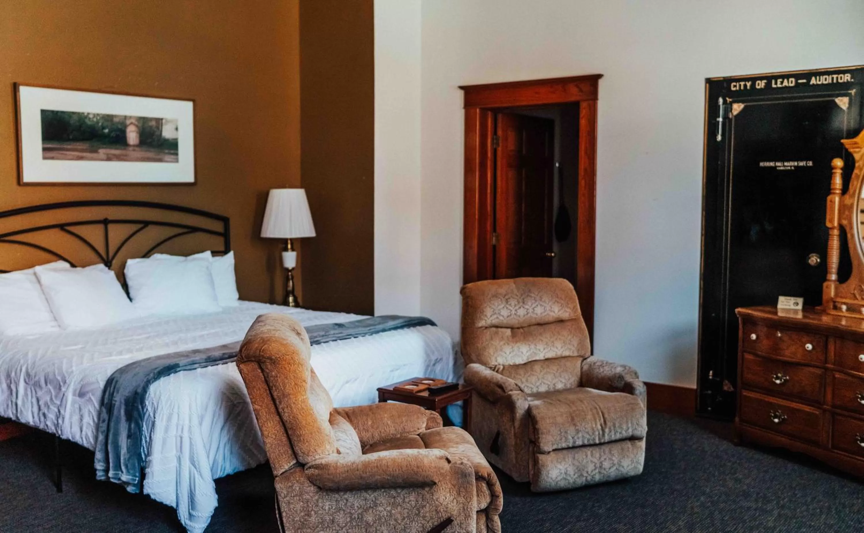 Deluxe Studio in Town Hall Inn