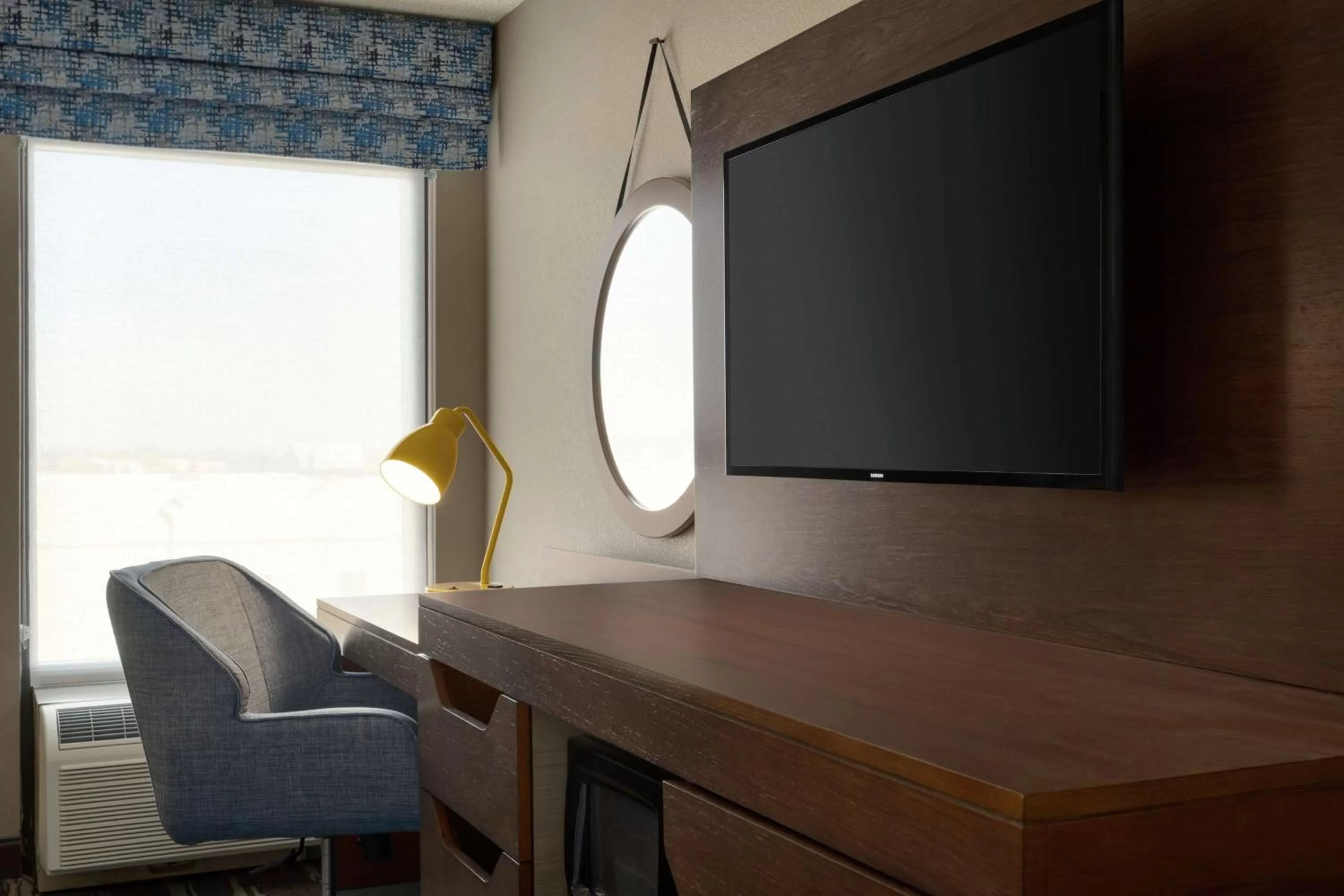 King Room with King Bed - Non-Smoking in Hampton Inn Phoenix-Chandler