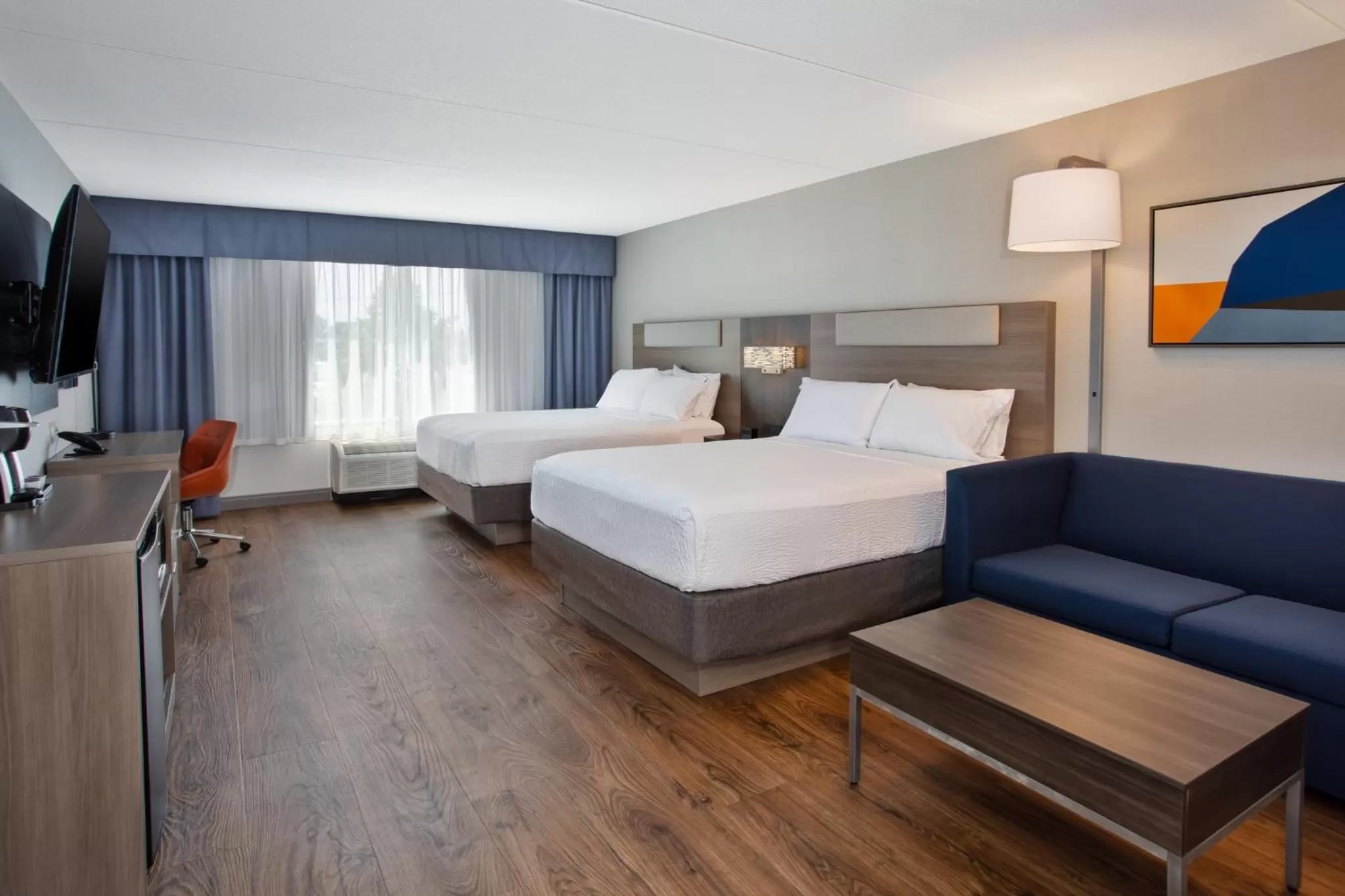Standard Queen Room with Two Queen Beds and Roll-In Shower - Mobility Access in Holiday Inn Express Kingston Central by IHG
