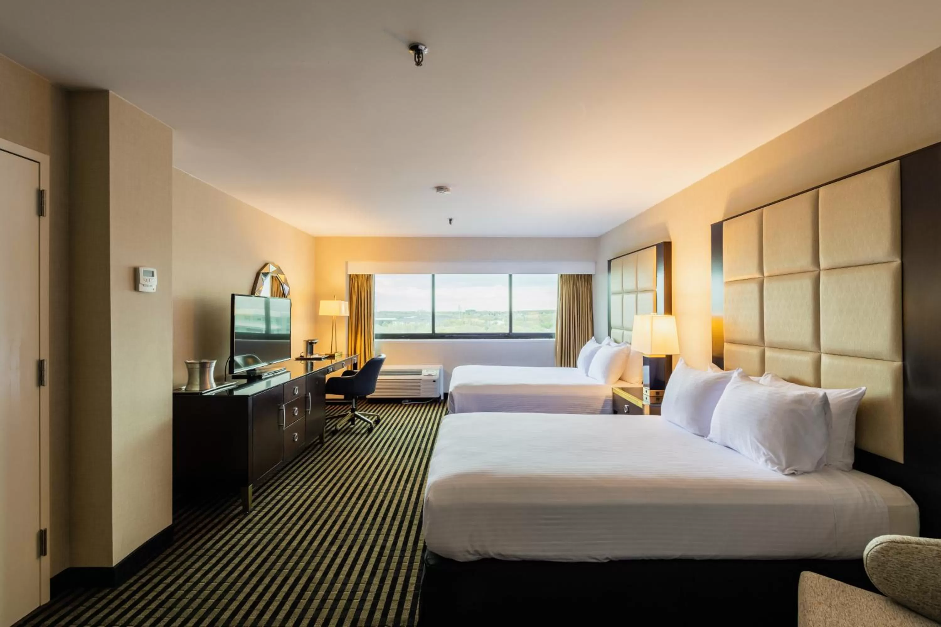 Deluxe Queen Room with Two Queen Beds in APA Hotel Woodbridge