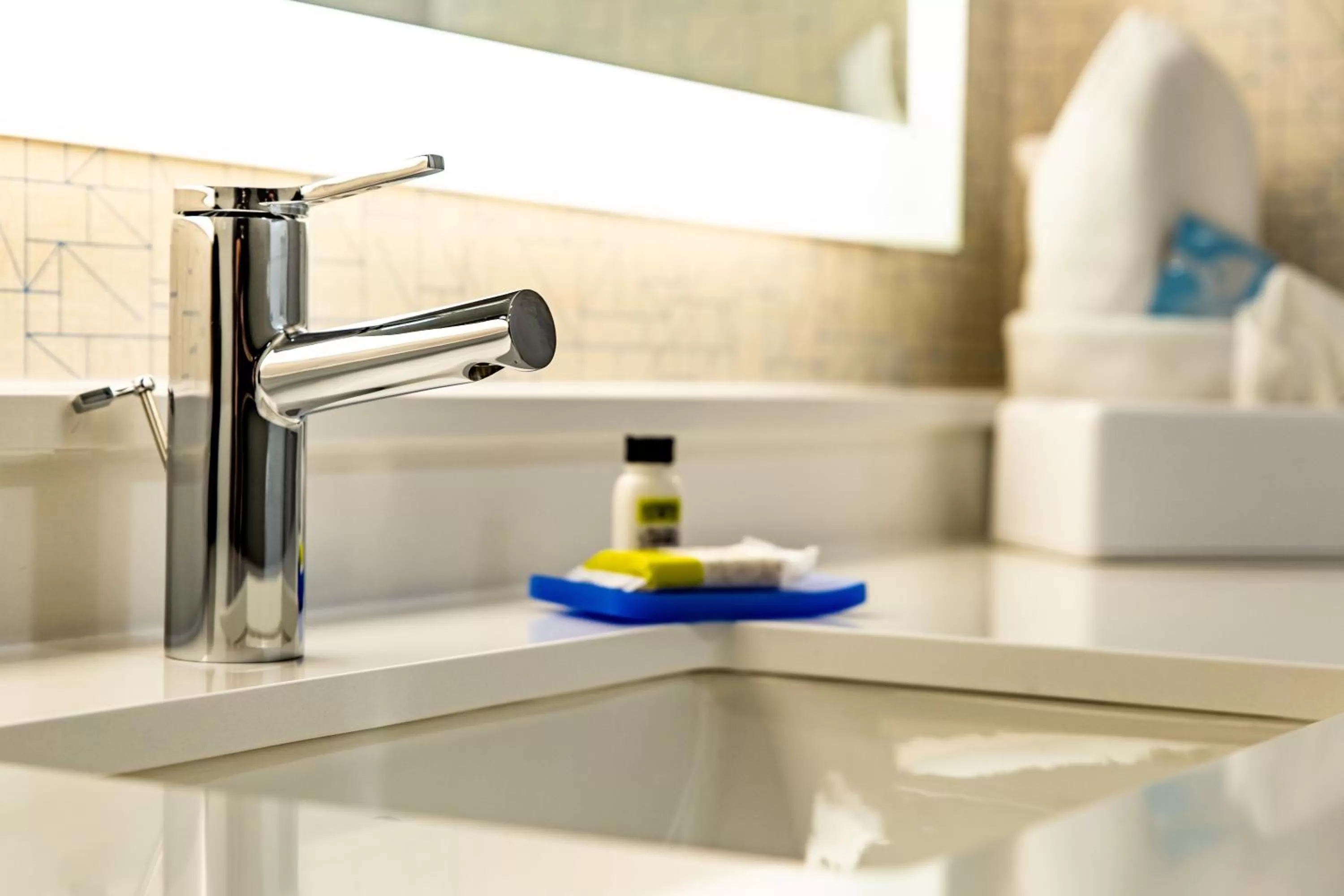 Standard King Room with Roll-In Shower - Communications Access in Holiday Inn Express - Columbus - Dublin by IHG