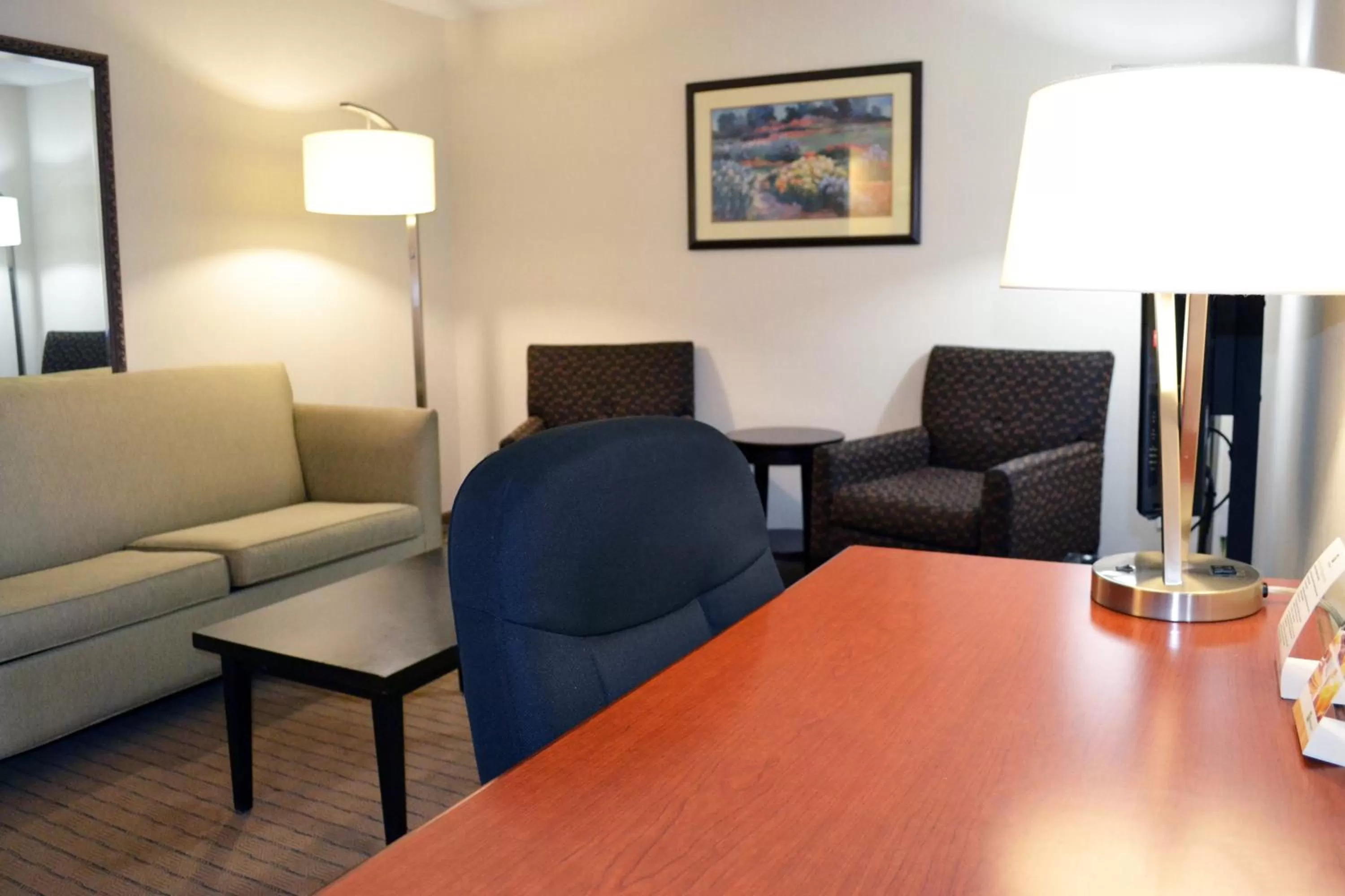 King Room with Bath Tub - Disability Access/Non-Smoking  in Holiday Inn Hinton by IHG