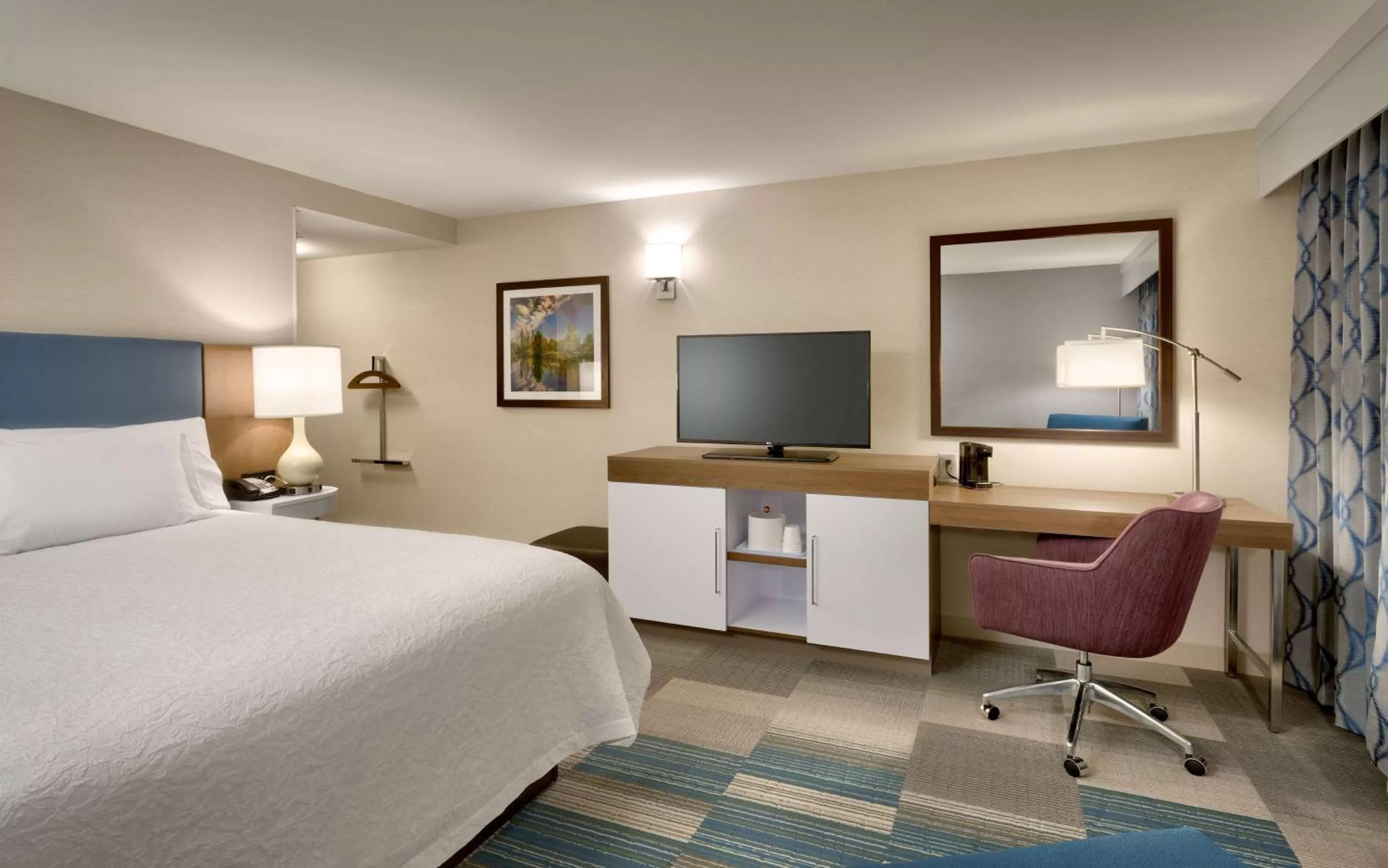 King Room with Accessible Tub - Mobility and Hearing Access/Non-Smoking in Hampton Inn & Suites Pocatello