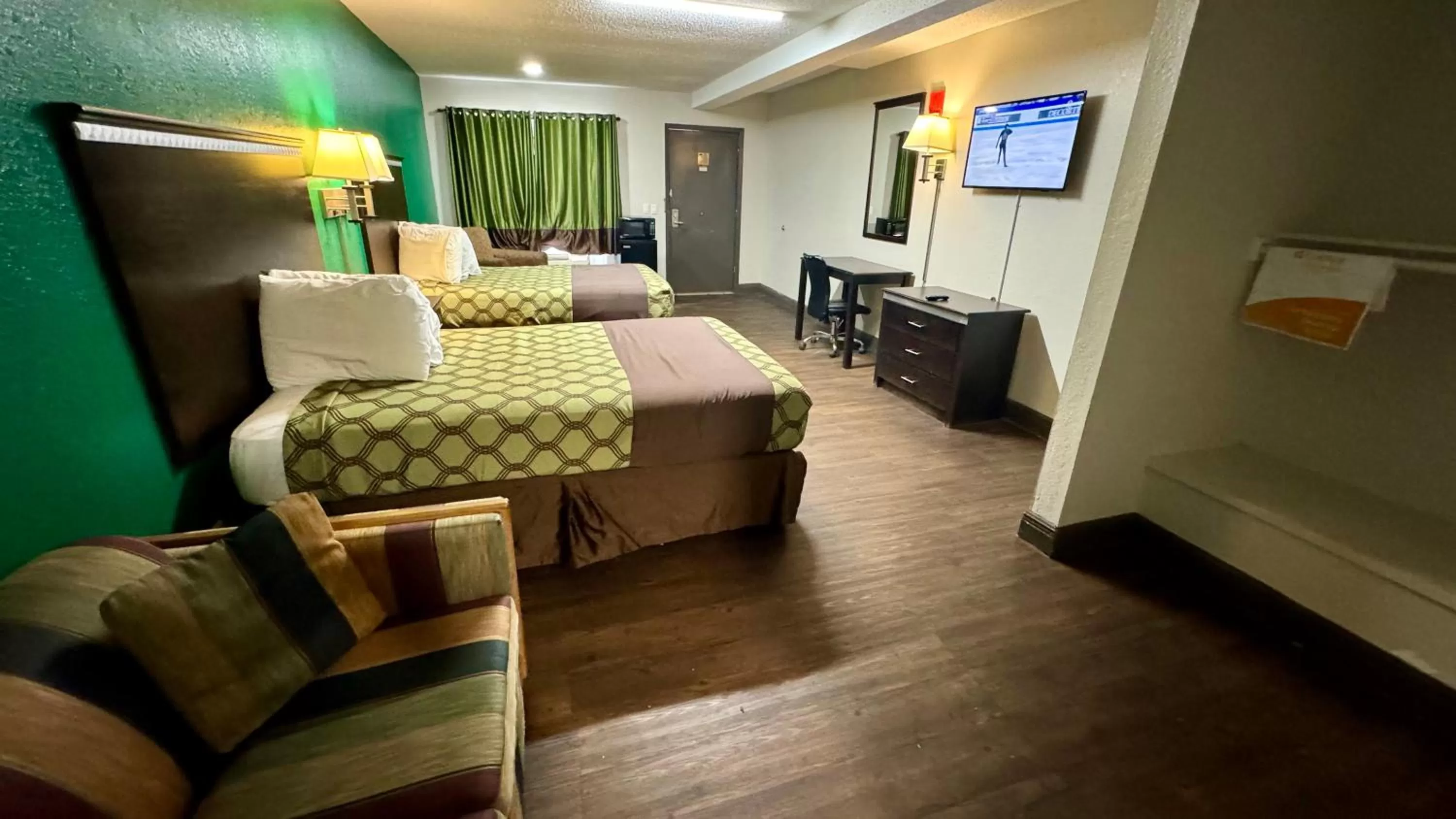 Double Room with Two Double Beds - Accessible/Non-Smoking in Rodeway Inn Georgetown