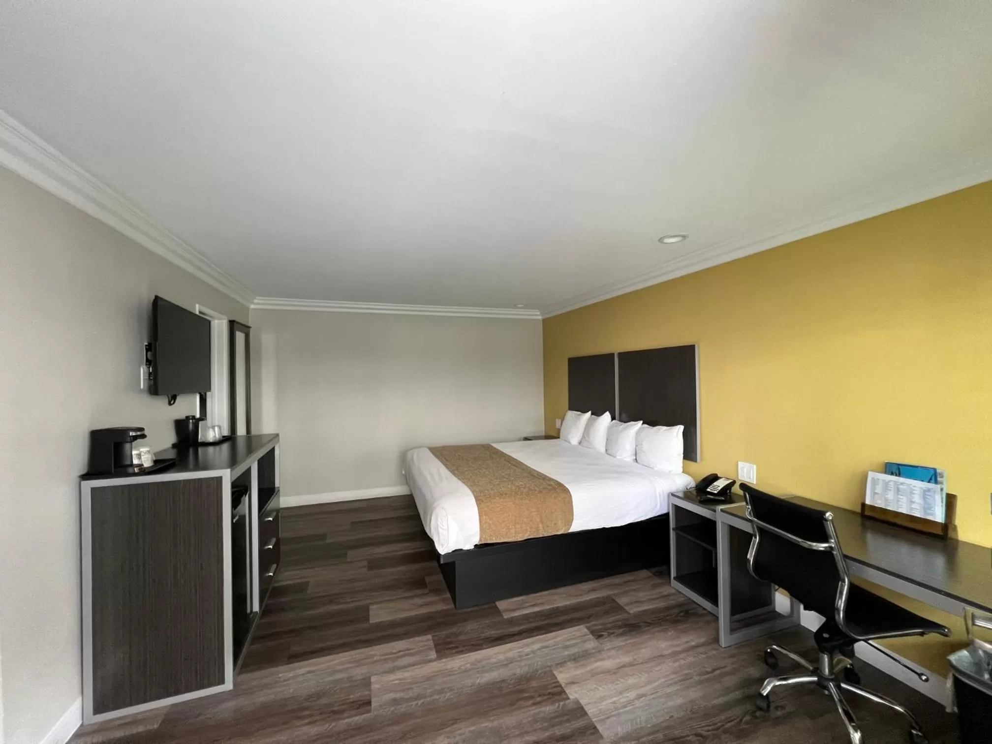 King Room - Non-Smoking in Deluxe Inn Hawthorne/ LAX