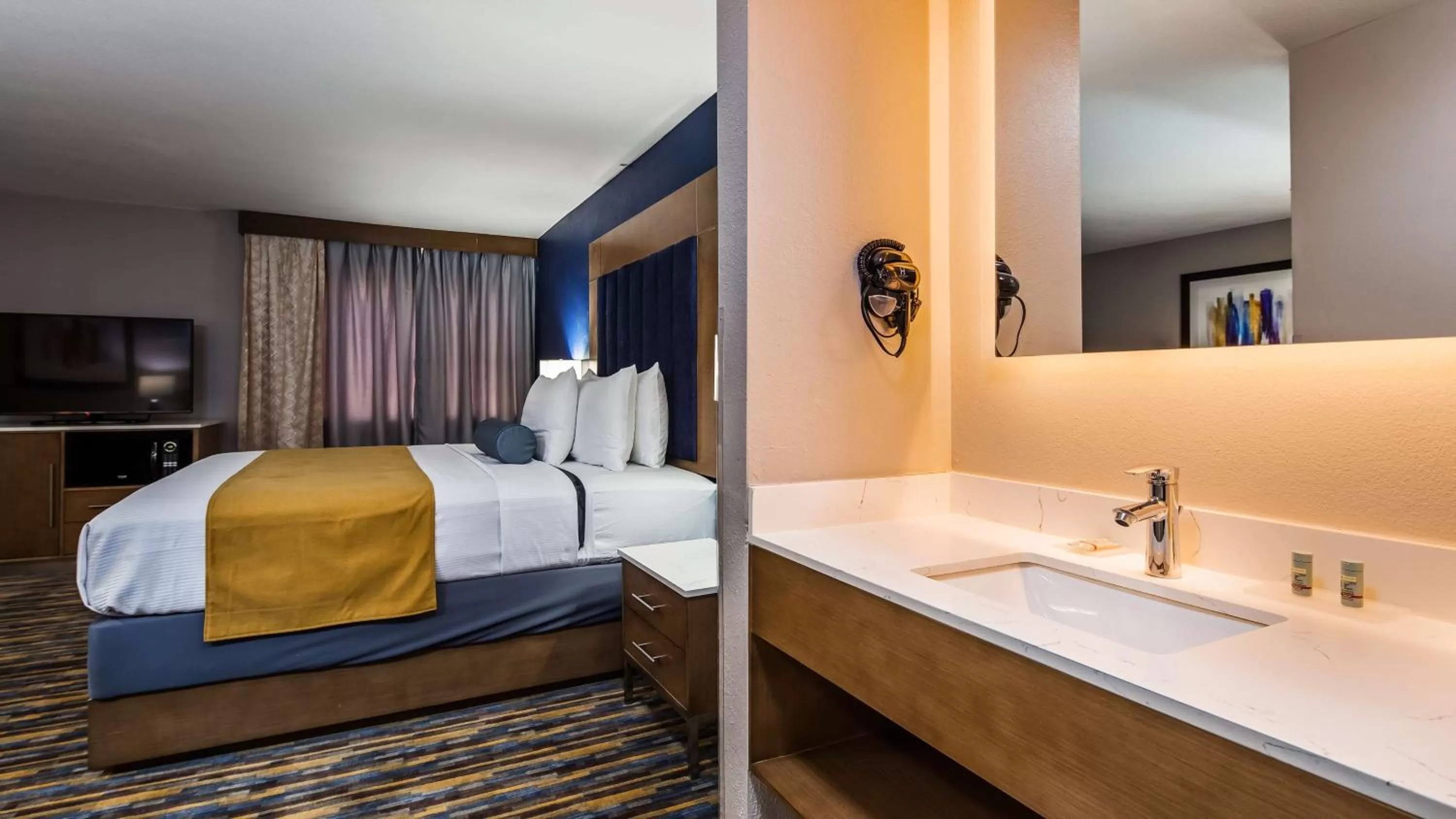 Queen Room with Mobility Accessible Roll-In Shower in Best Western DeWitt