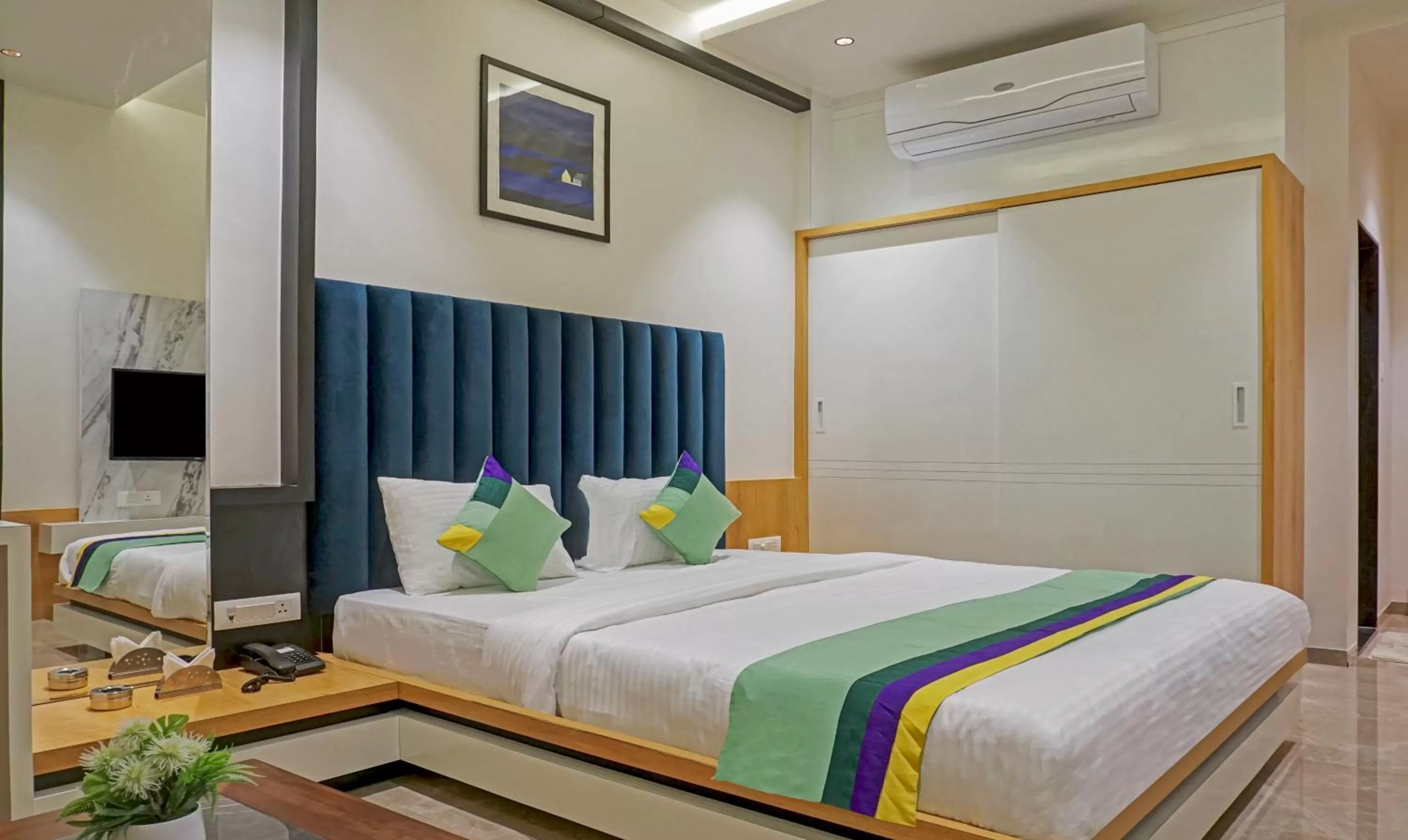 Deluxe Double Room - single occupancy in Treebo The Utsav, Nashik