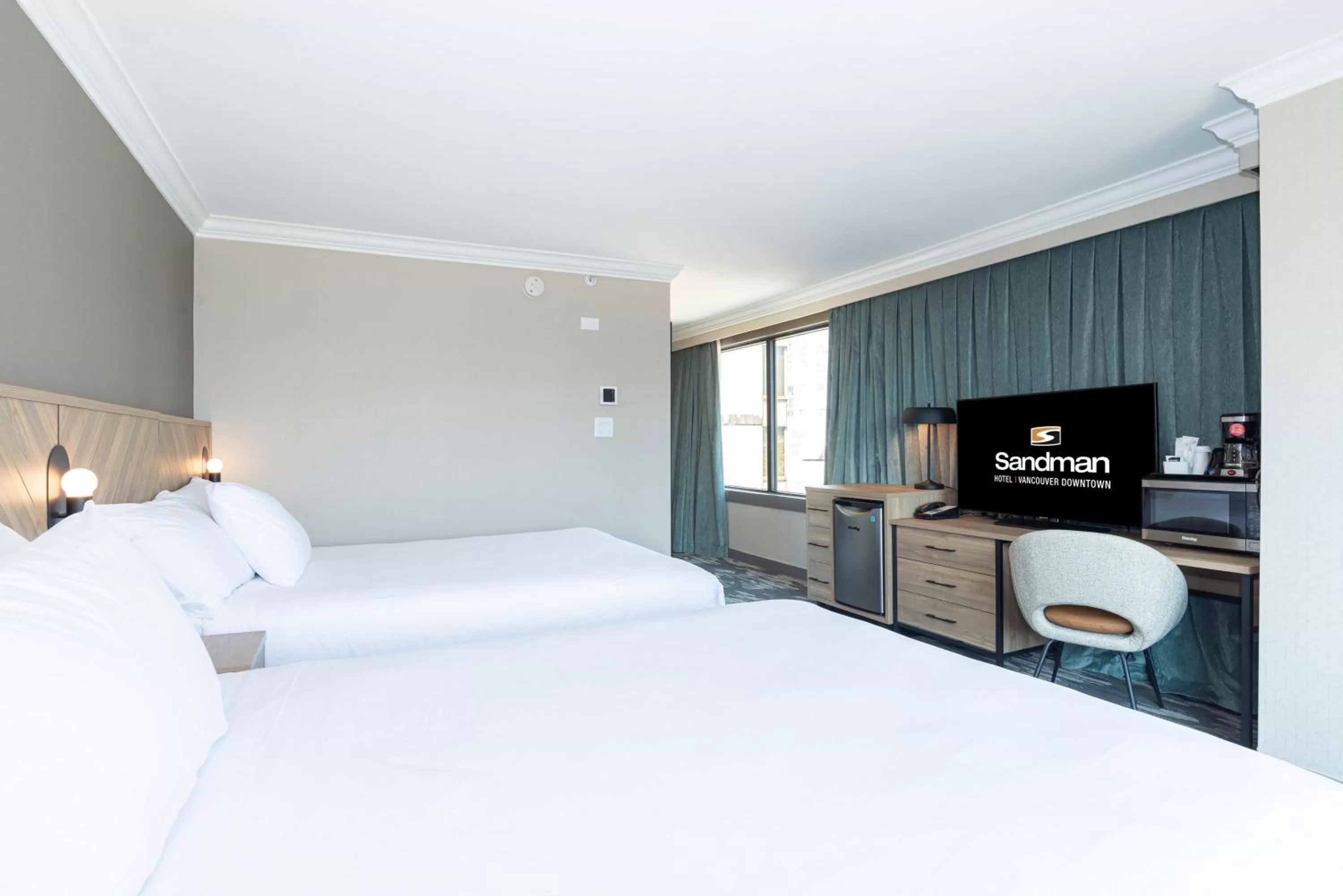 Queen Room in Sandman Hotel Vancouver Downtown