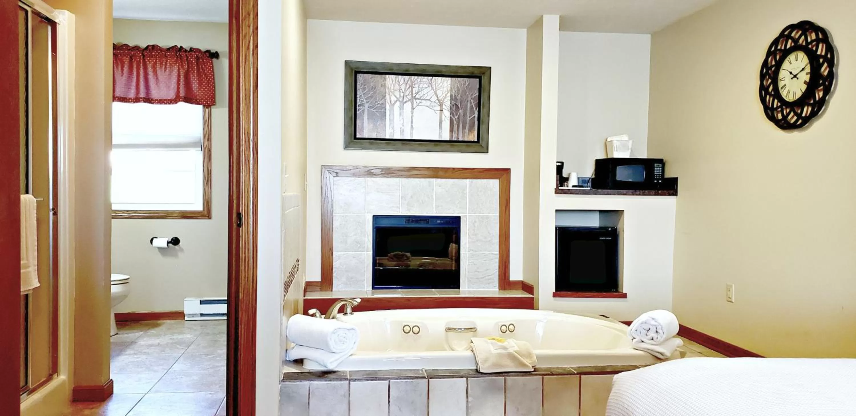 10 Carriage House Deluxe King Jetted Tub Fireplace in Berlin Heritage Inn