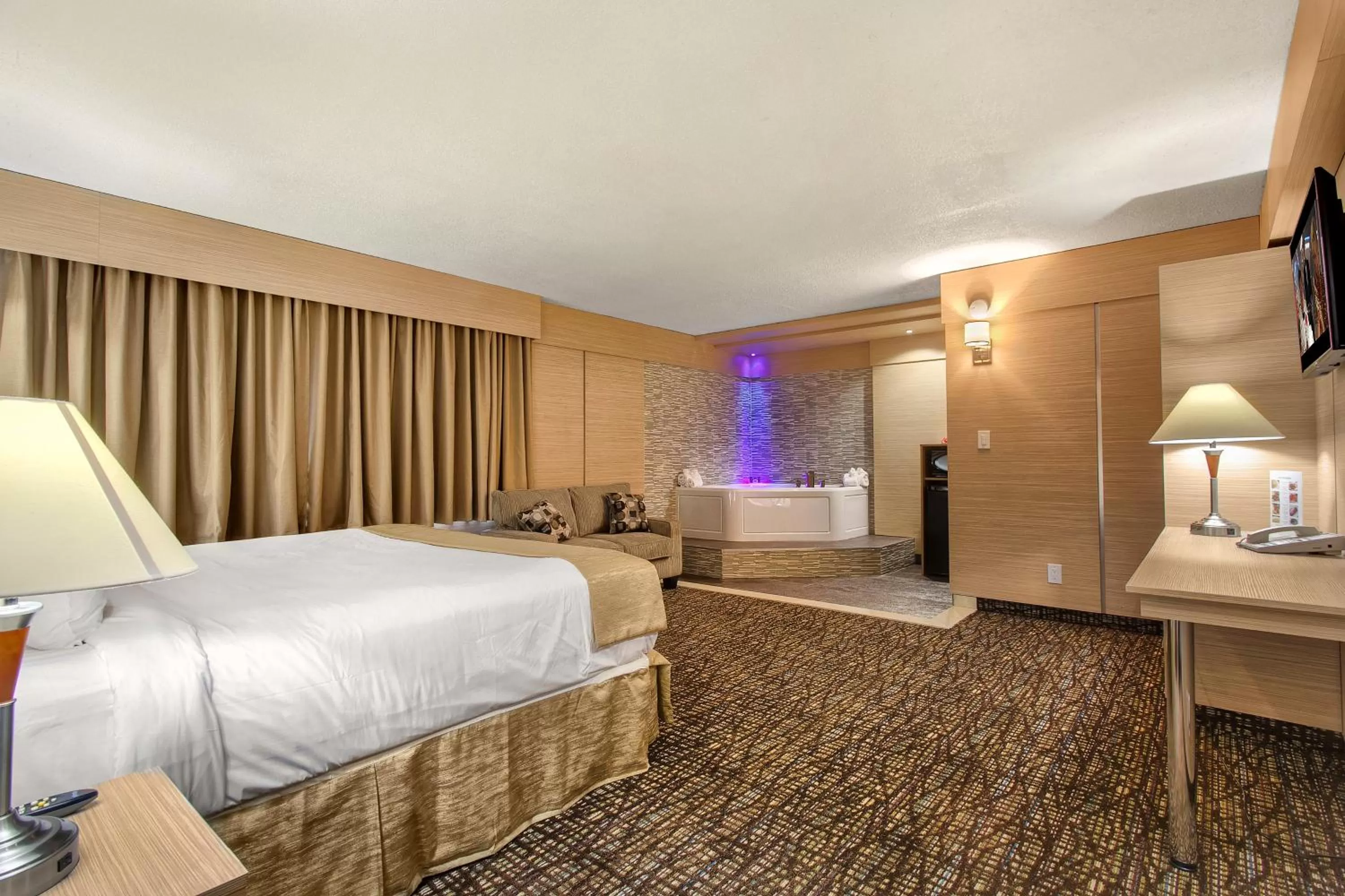 Honeymoon Suite with Spa Bath in Ocean Beach Palace