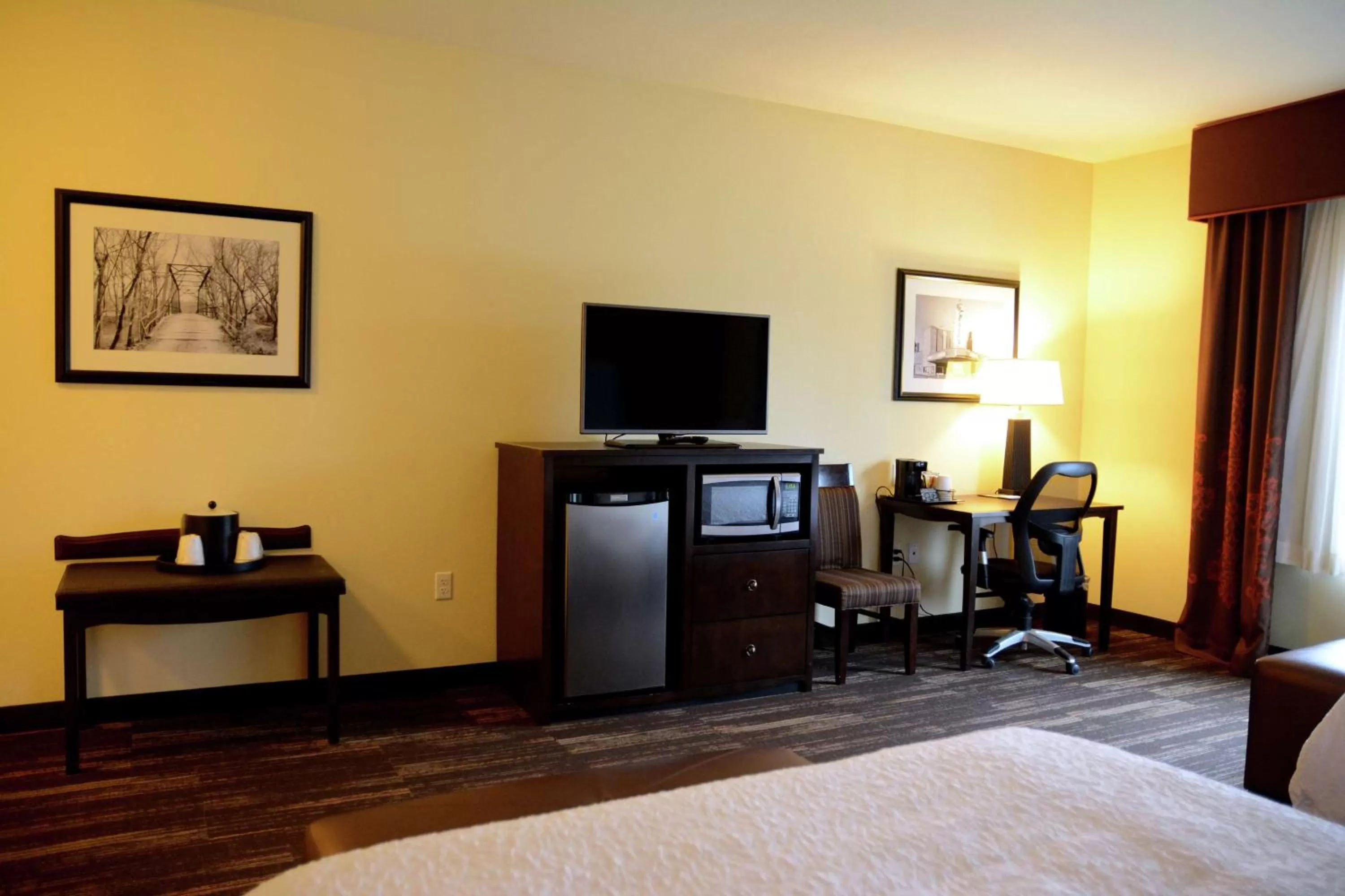 Queen Room with Two Queen Beds - Mobility and Hearing Access/Non-Smoking in Hampton Inn Poplar Bluff