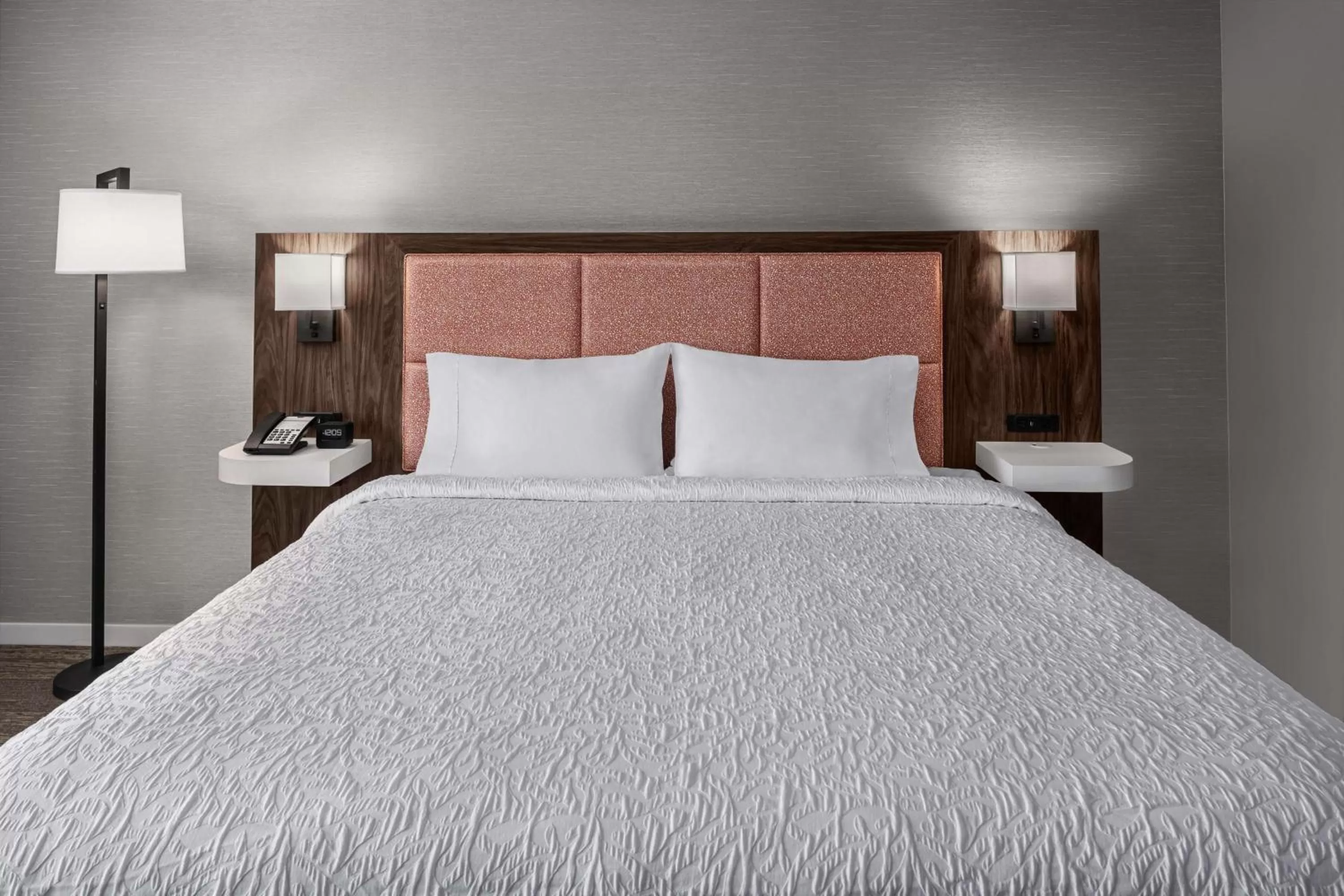 King Room with Sofa Bed- Non-Smoking in Hampton Inn Boston Woburn