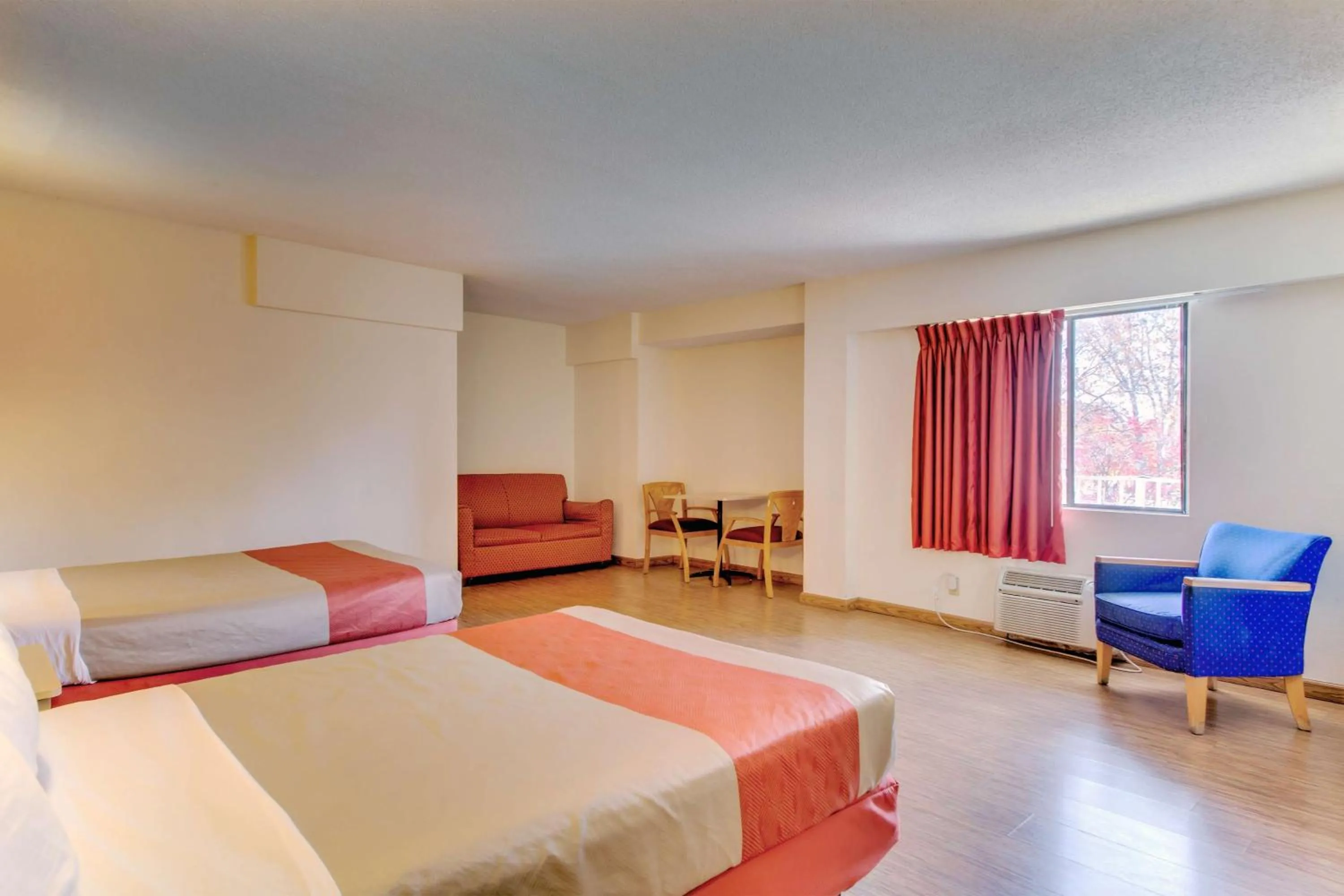 Double Room - Smoking in Motel 6-Washington, DC