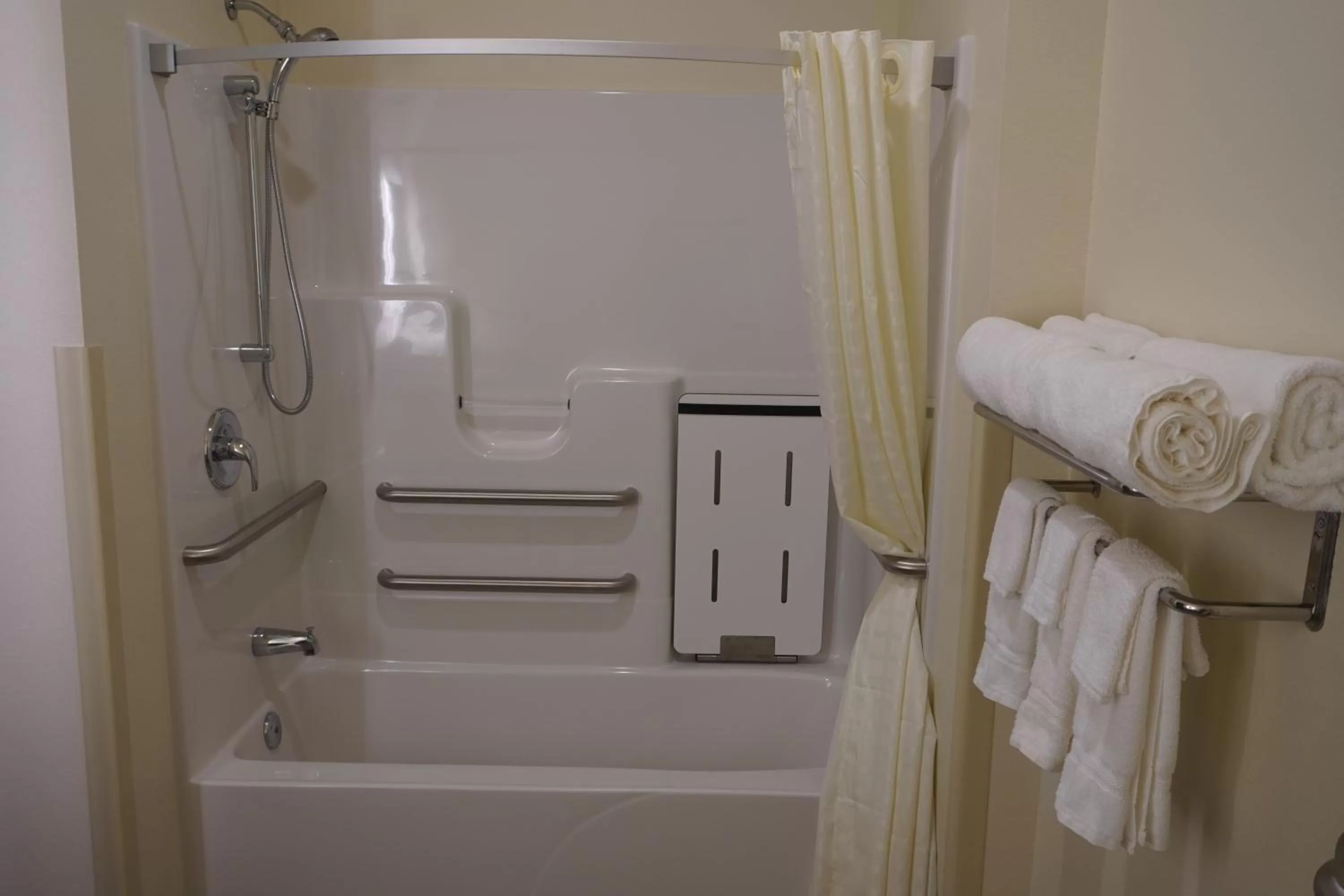 King Suite with Sofa Bed - Accessible/Non Smoking in Comfort Inn & Suites Medina