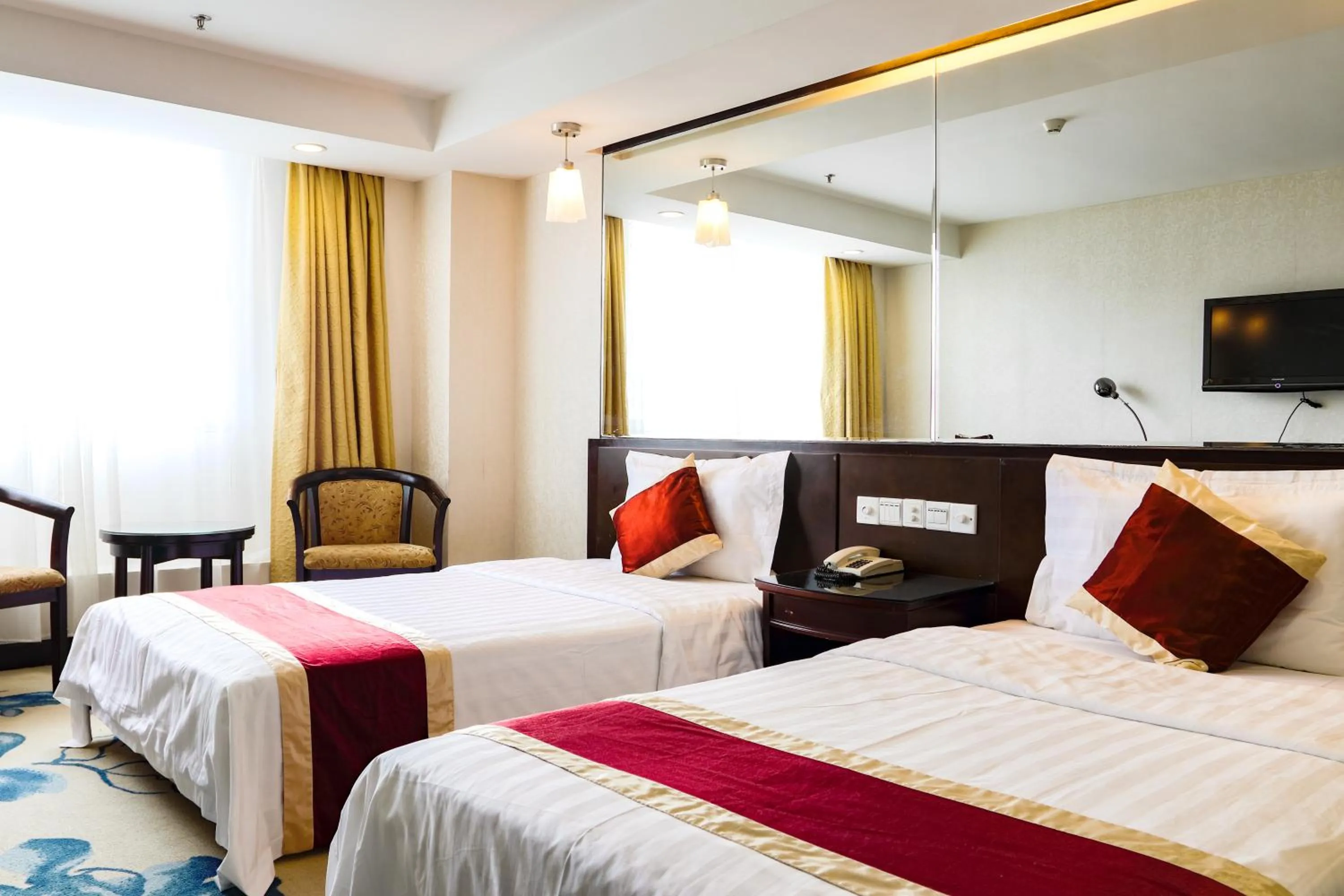 Deluxe Twin Room in New World Hotel