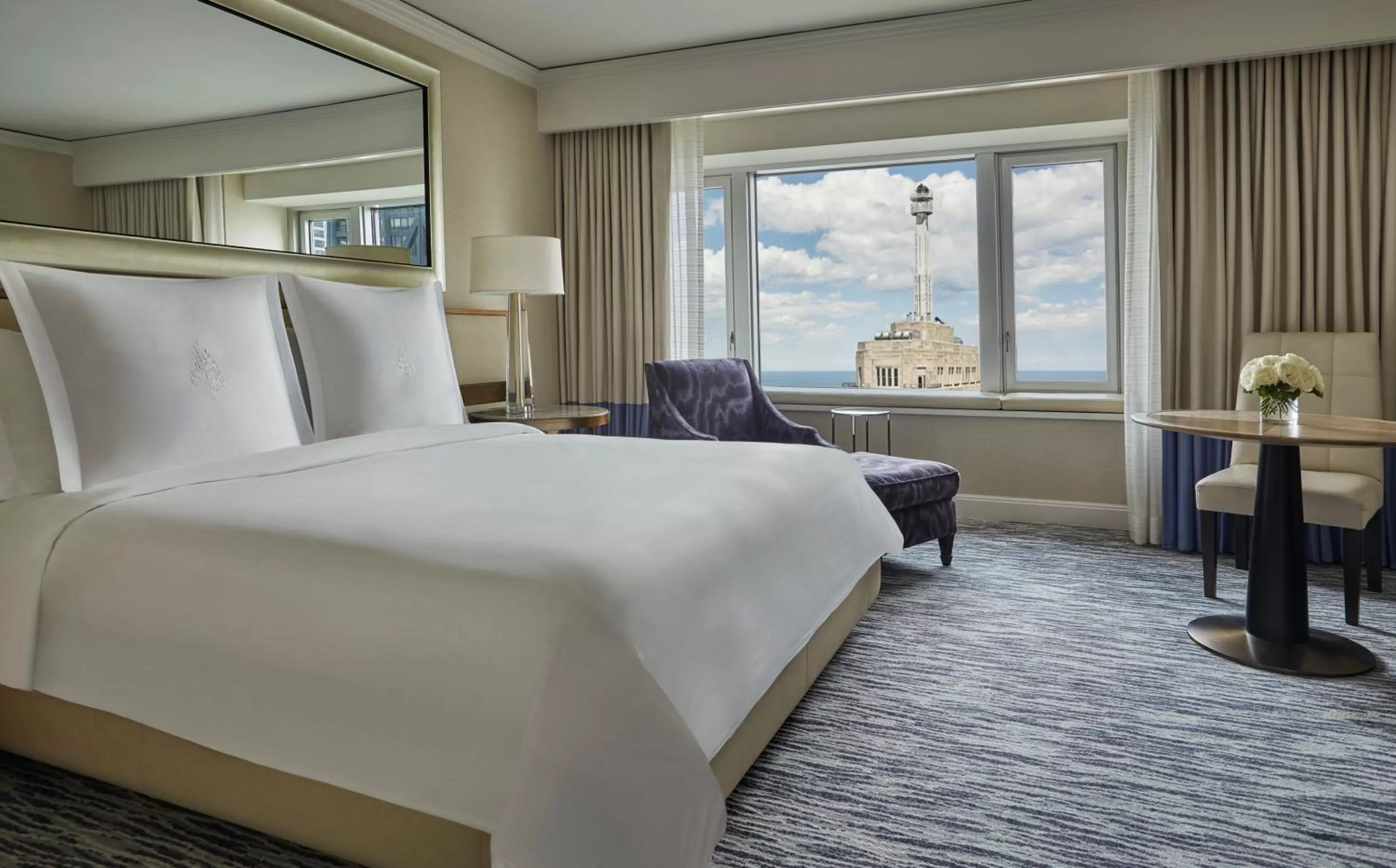 King Room with Lake View -  Disability Access in Four Seasons Chicago