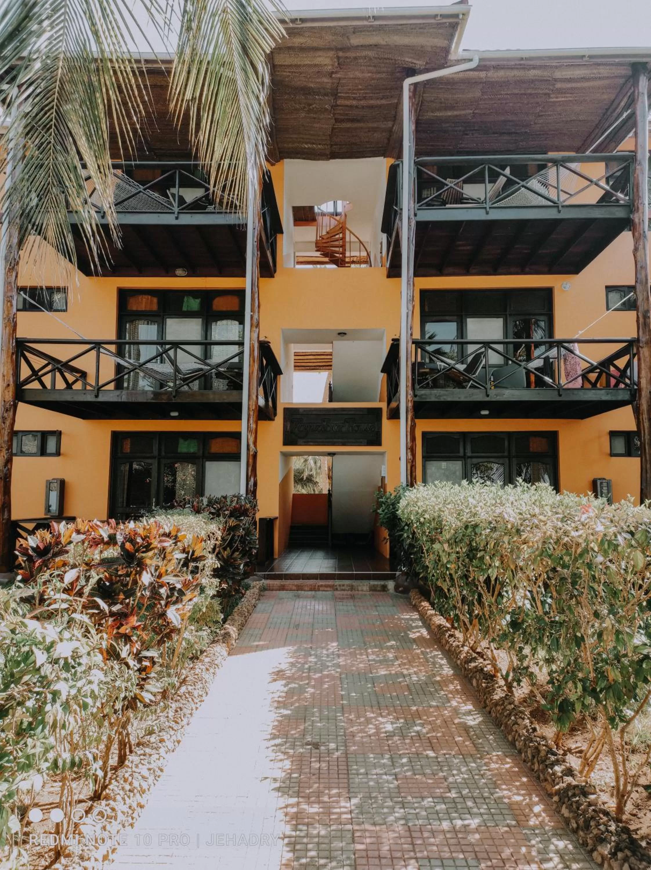 King Room with Sea View in Mnarani Beach Cottages