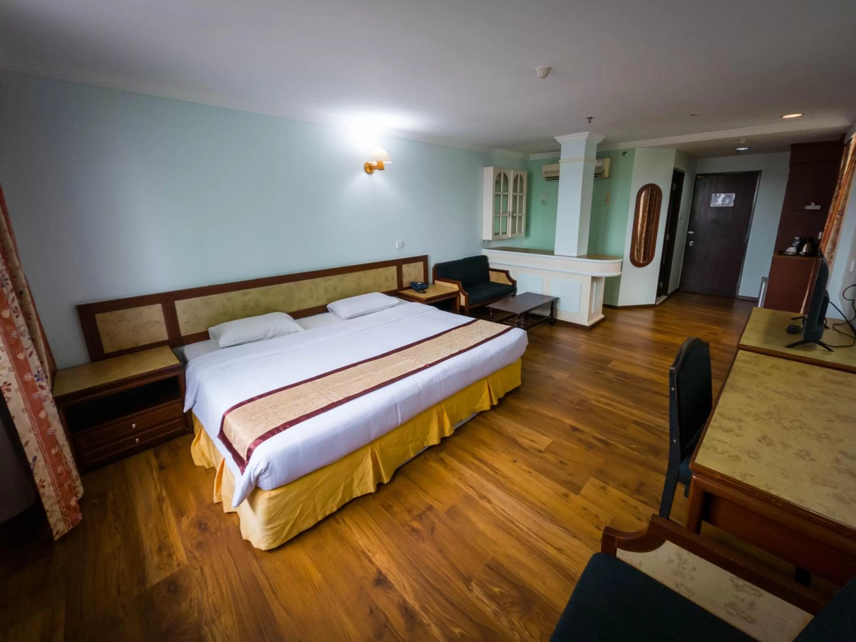 Deluxe King Room in Miri Hotel