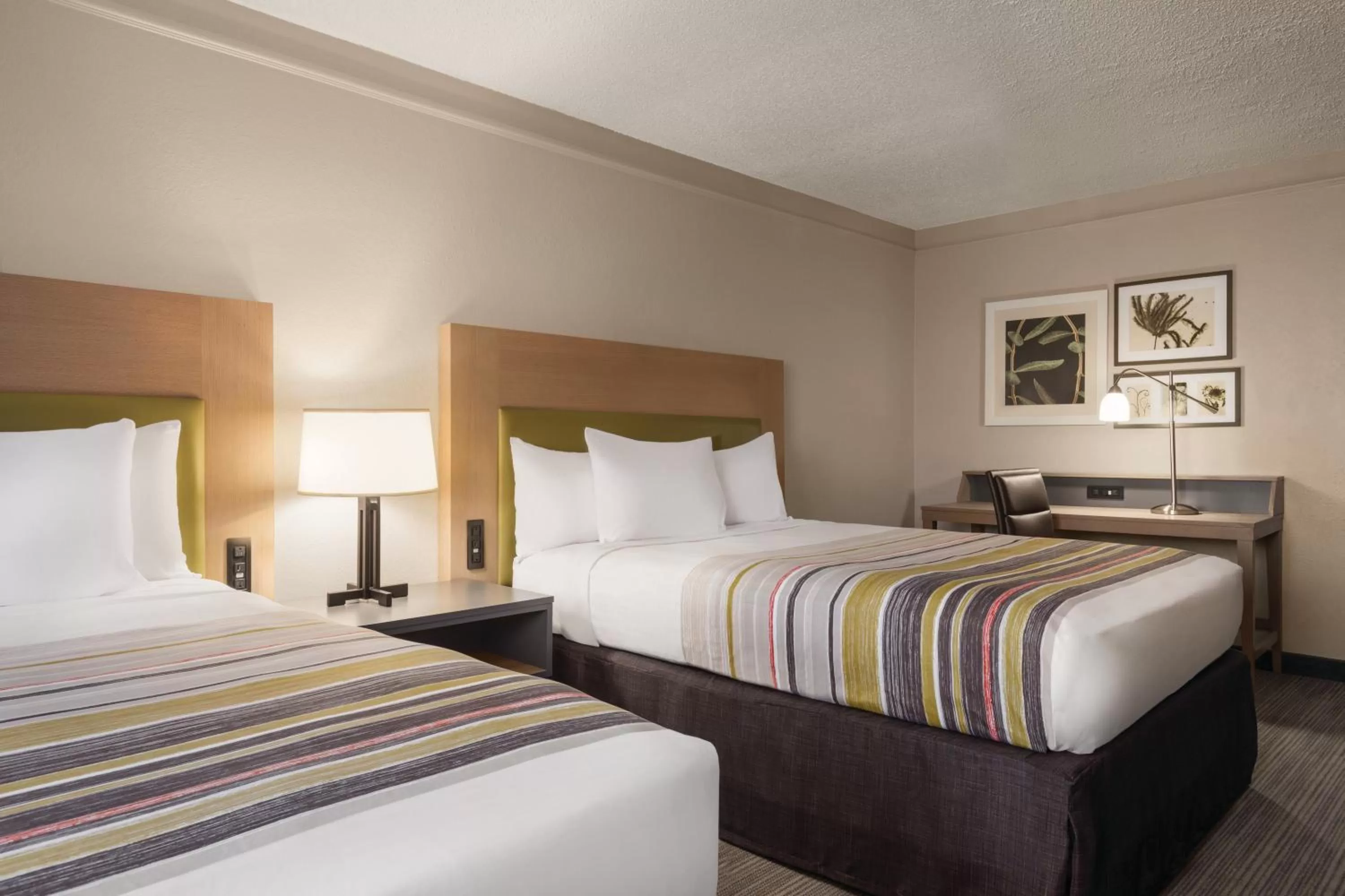 Queen Room with Two Queen Beds - Non-Smoking in Country Inn & Suites by Radisson, Chicago-Hoffman