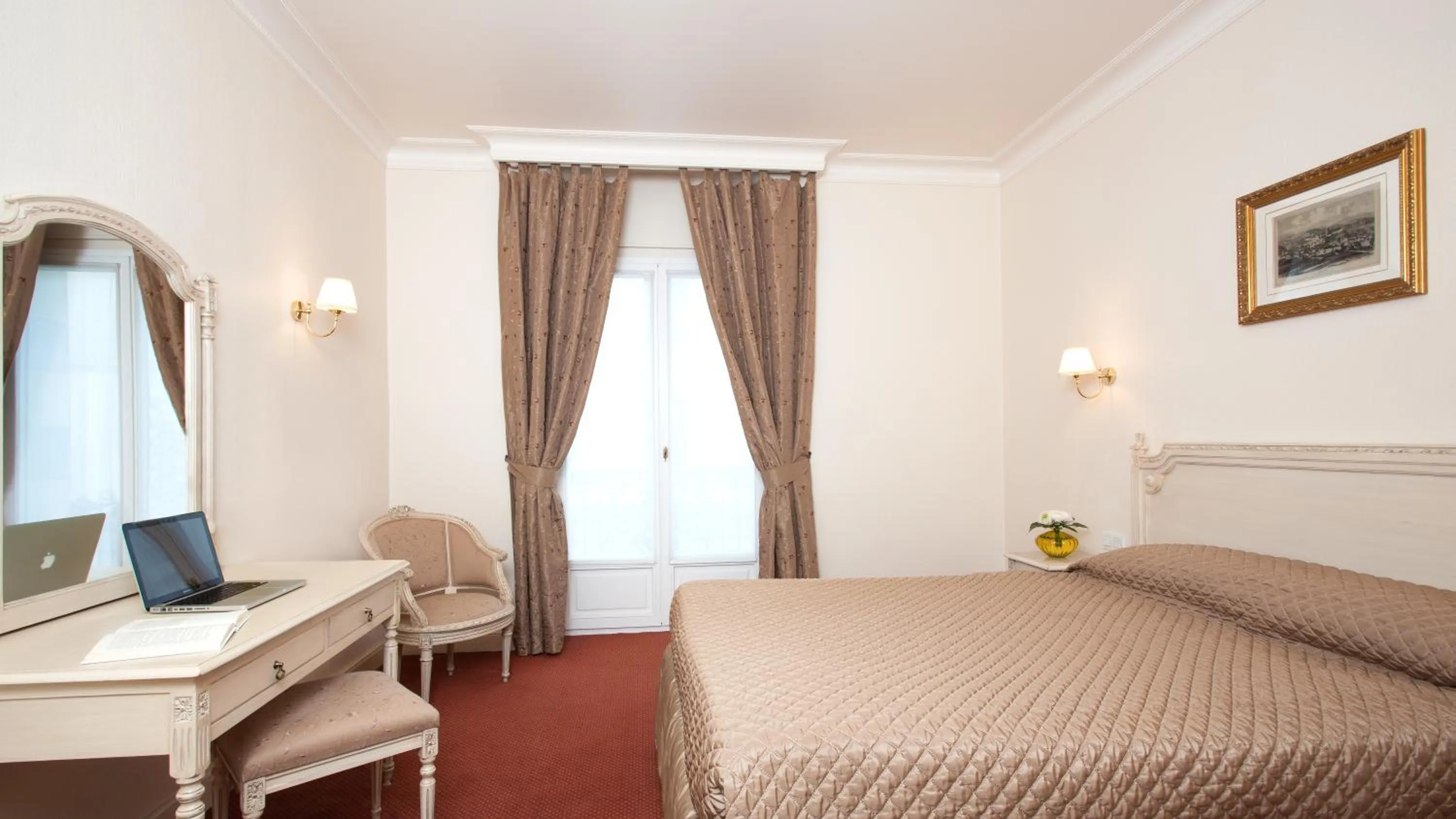 Superior Double Room in Grand Hôtel Moderne