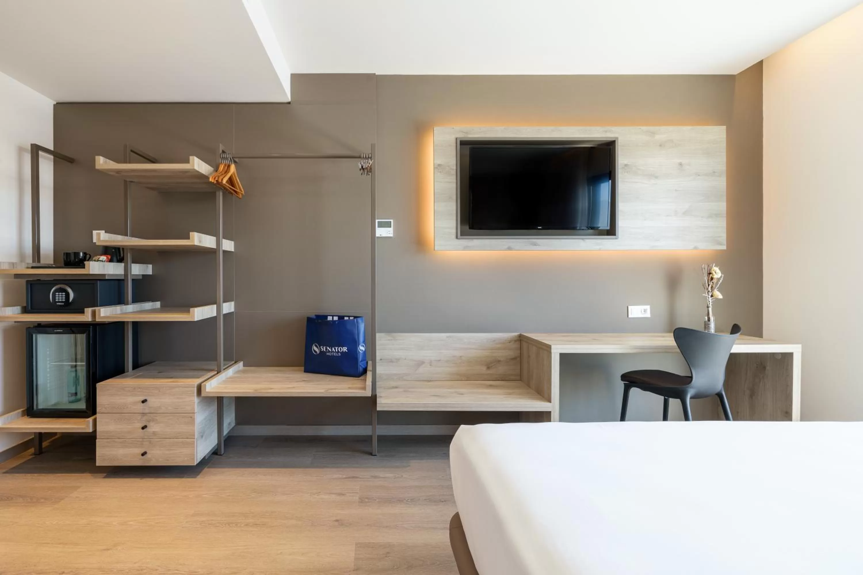 Double Room (1 Adult + 1 Child) in Senator Gandia