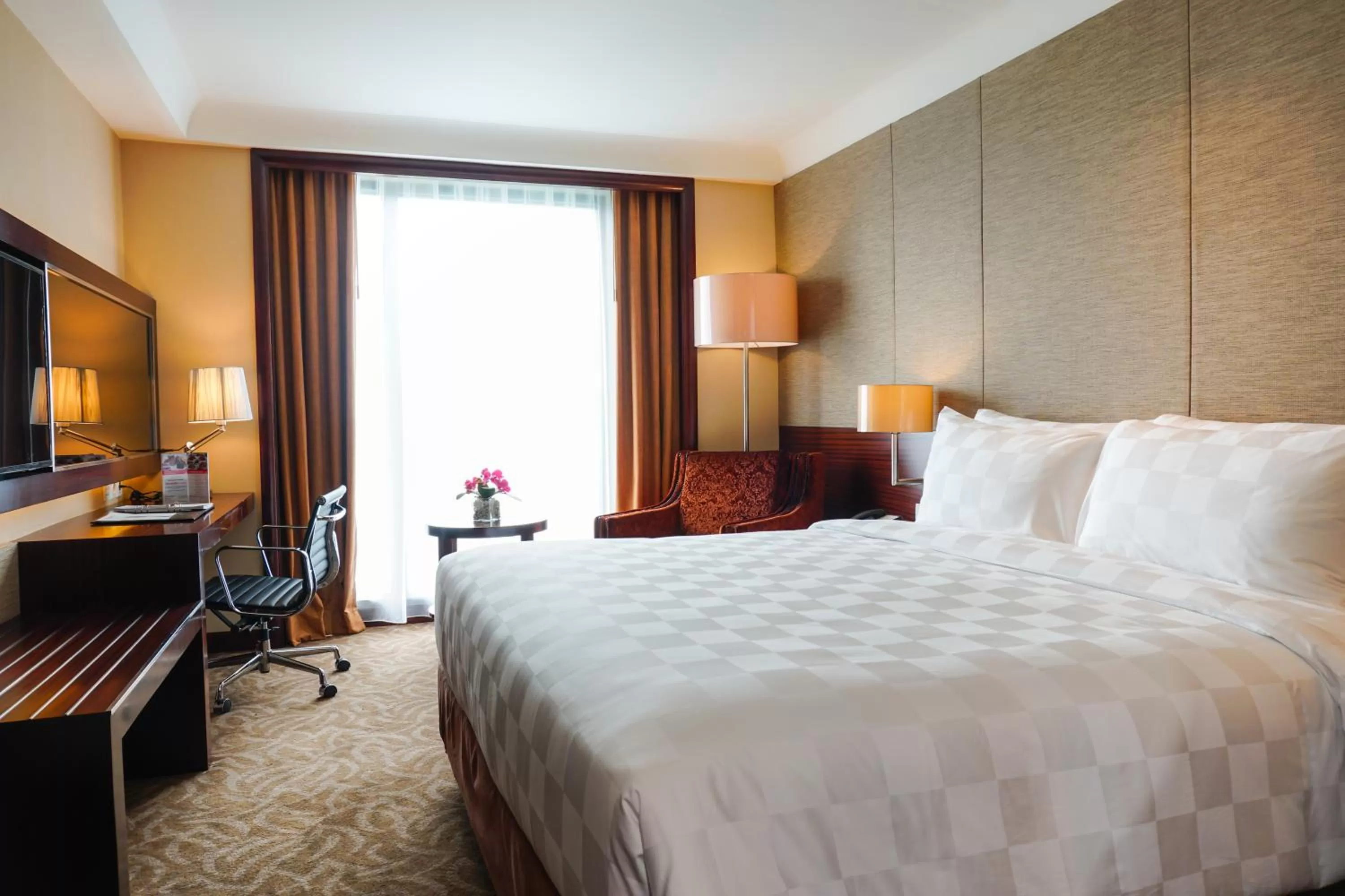 Deluxe Queen Room in Swiss-Belhotel Serpong