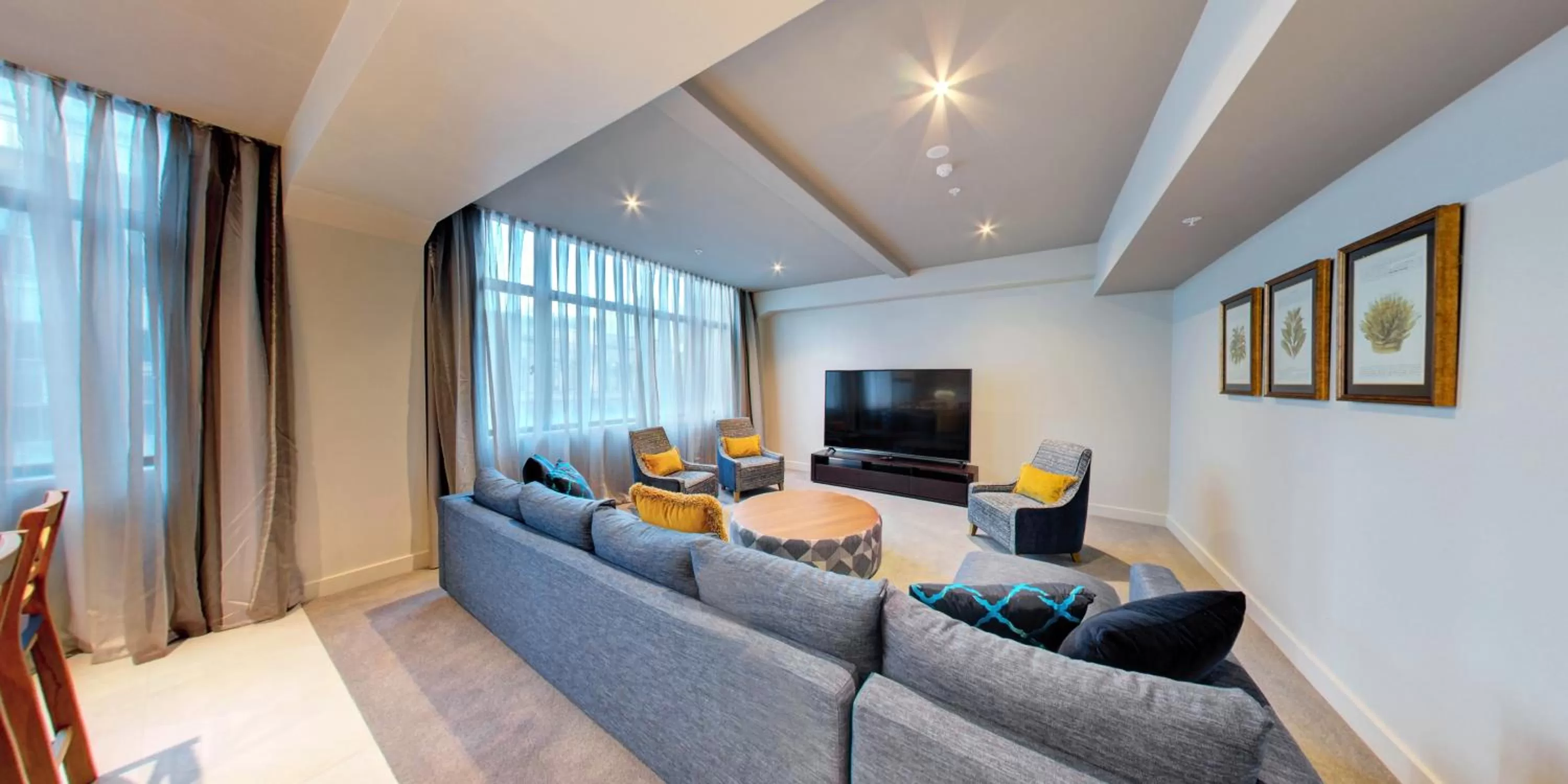 Four-Bedroom Suite in Distinction Dunedin Hotel