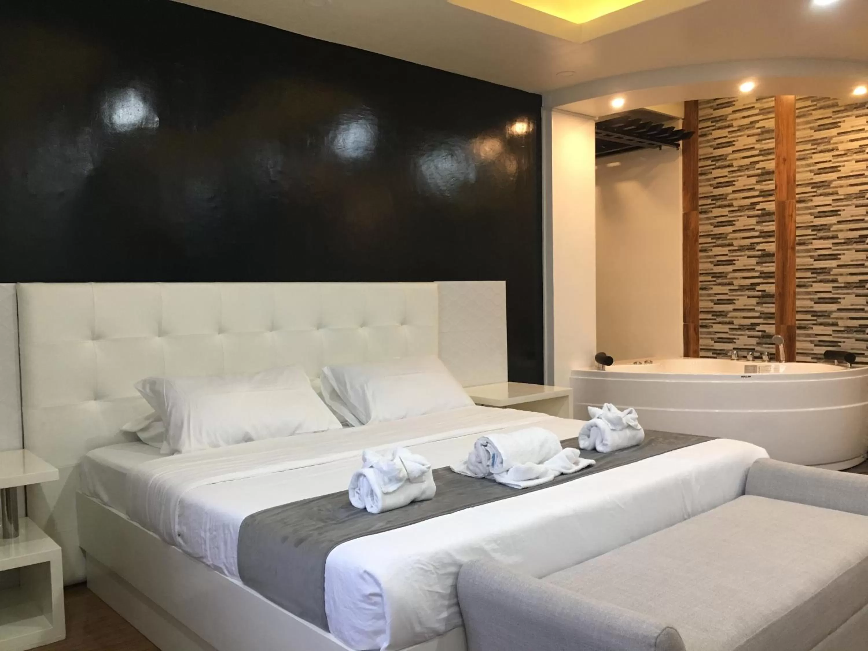 Deluxe King Suite in Rangya Hotel