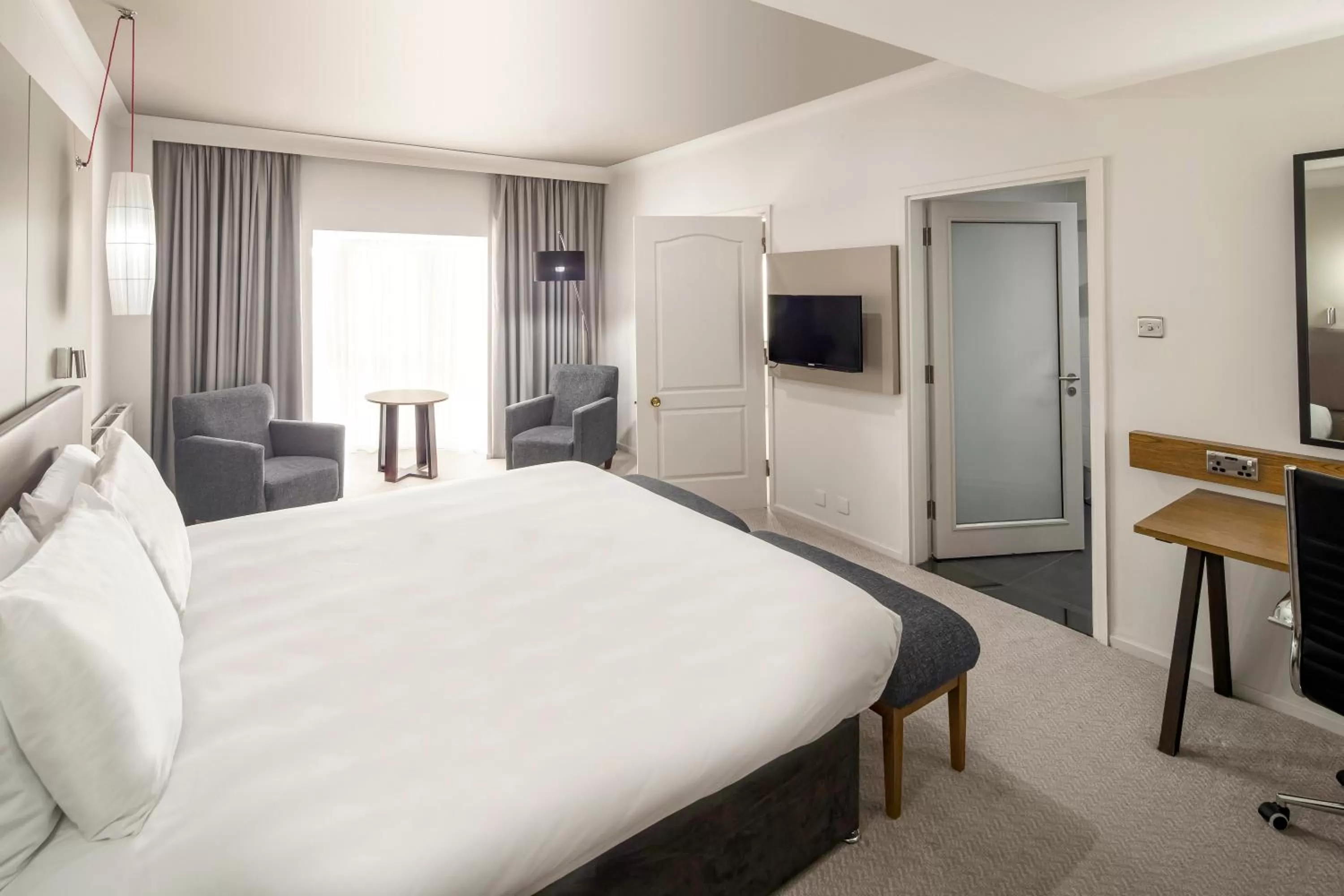 One-Bedroom Queen Suite with Lounge Access in Crowne Plaza Solihull by IHG